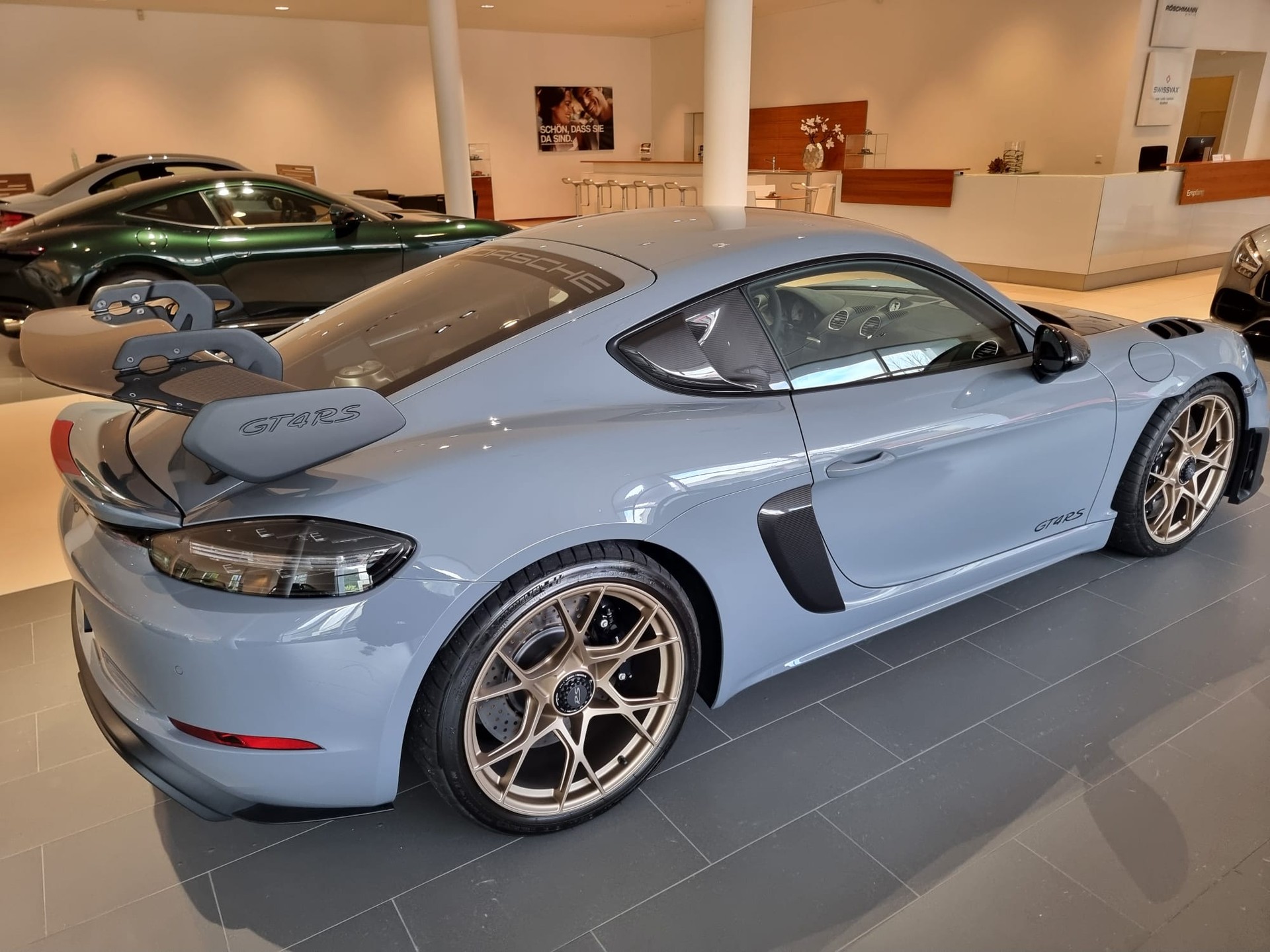 PORSCHE 718 Cayman GT4 RS Weissach-image-10