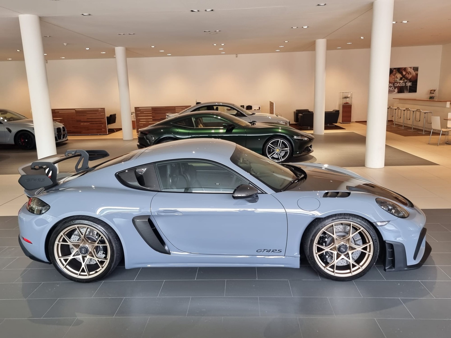 PORSCHE 718 Cayman GT4 RS Weissach-image-2