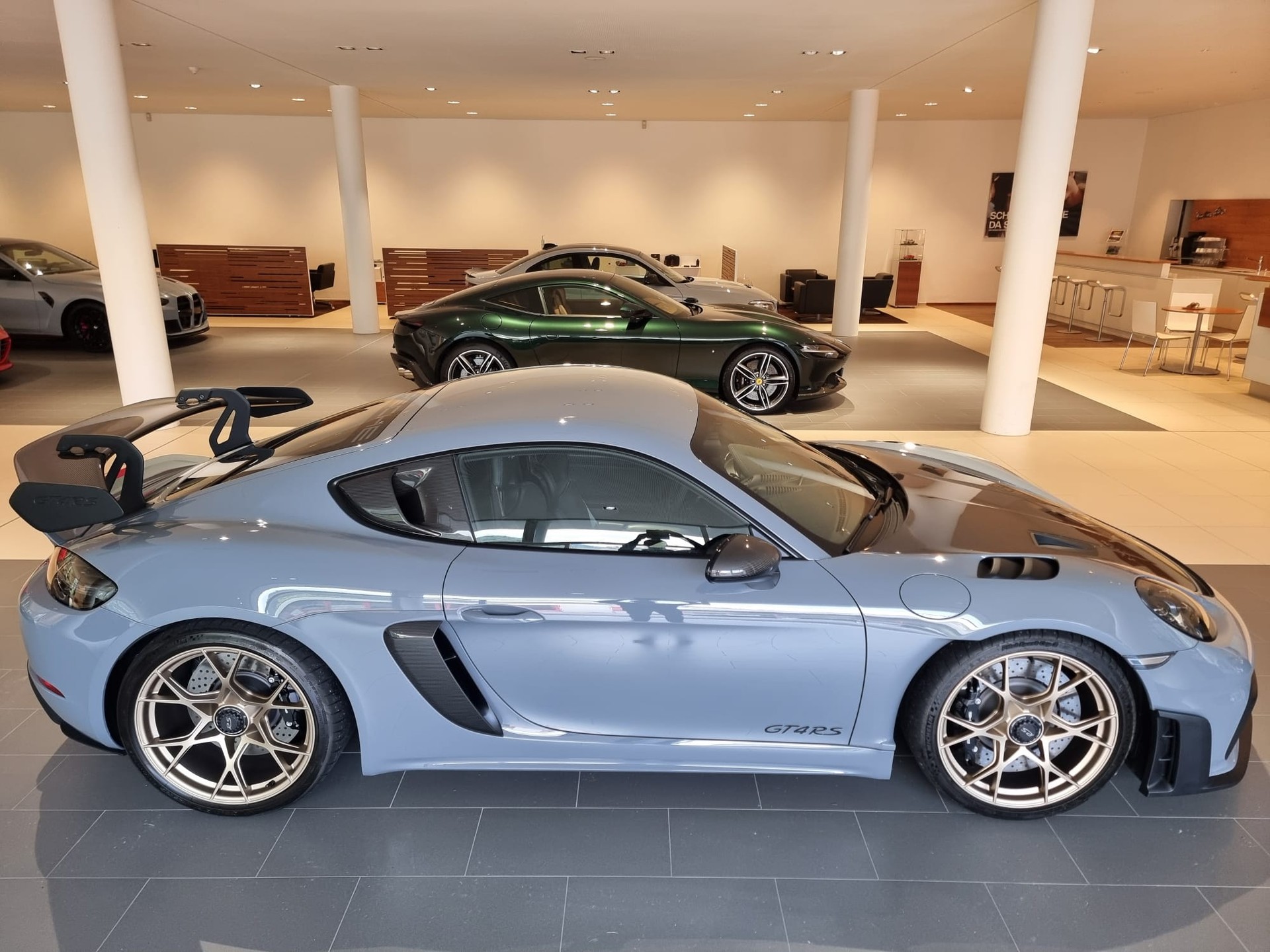 PORSCHE 718 Cayman GT4 RS Weissach-image-17