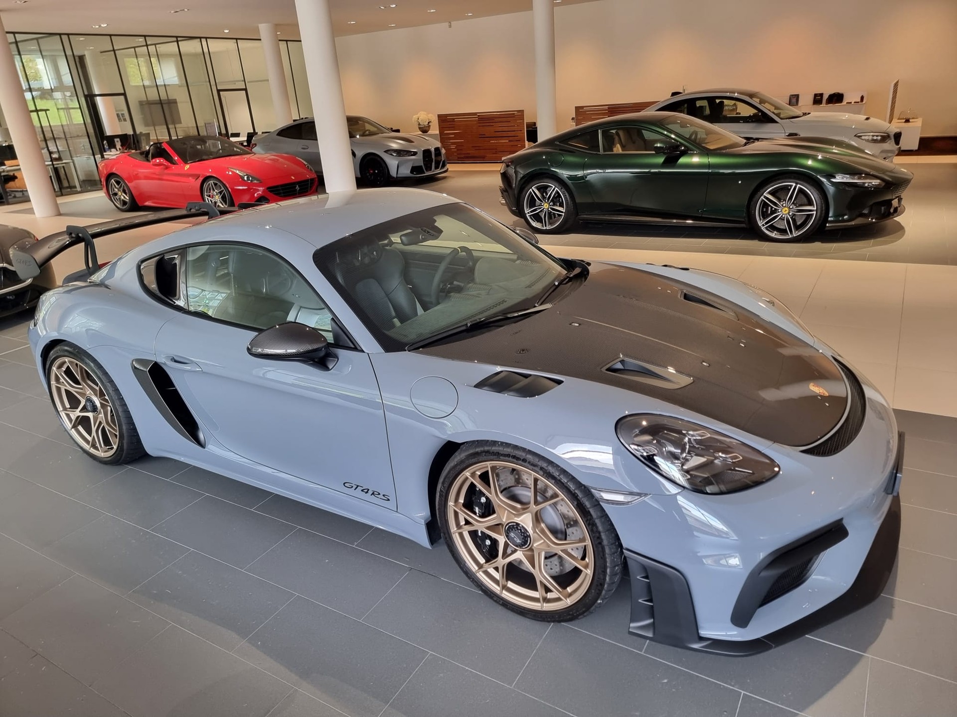 PORSCHE 718 Cayman GT4 RS Weissach-image-1