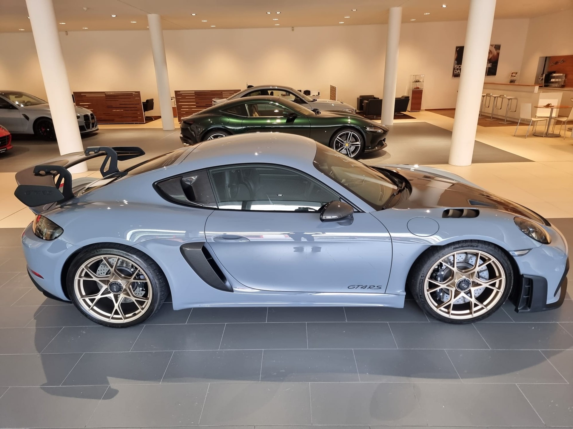 PORSCHE 718 Cayman GT4 RS Weissach-image-16