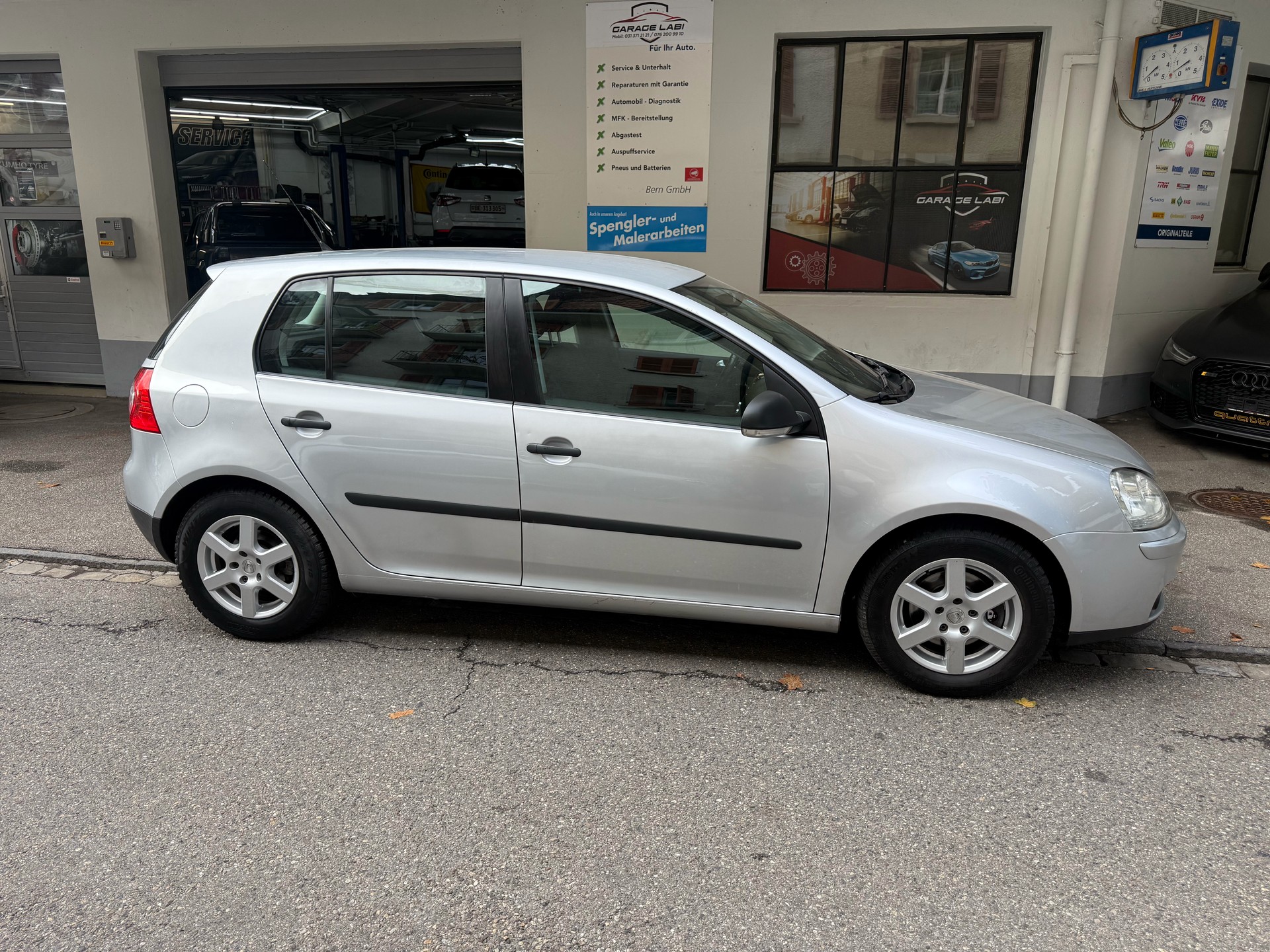 VW Golf 1.6 FSI Comfortline-image-2