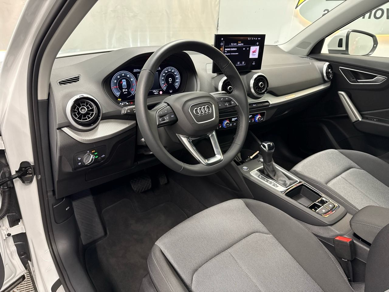 AUDI Q2 35 TFSI S line S-tronic-image-2