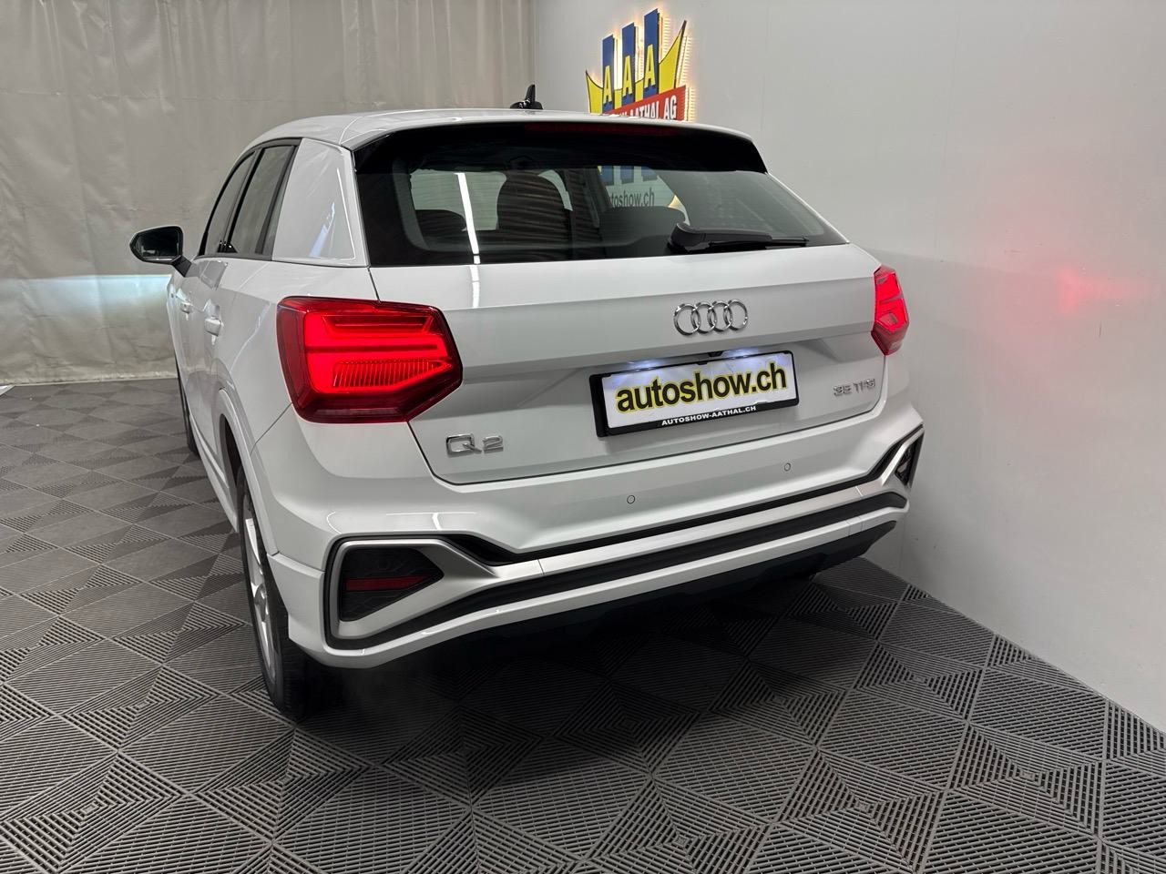 AUDI Q2 35 TFSI S line S-tronic-image-12