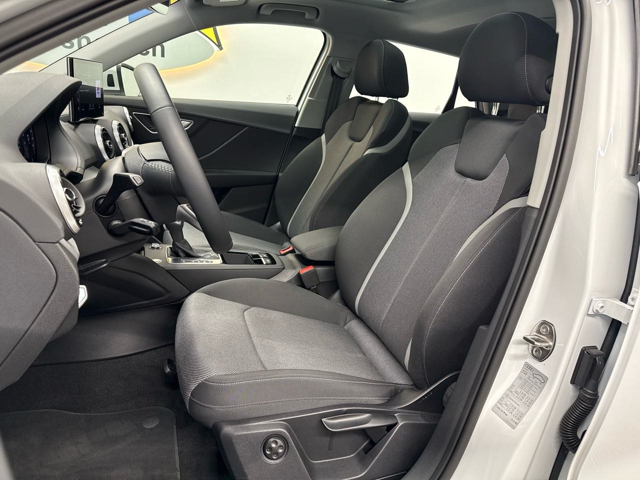 AUDI Q2 35 TFSI S line S-tronic-image-3