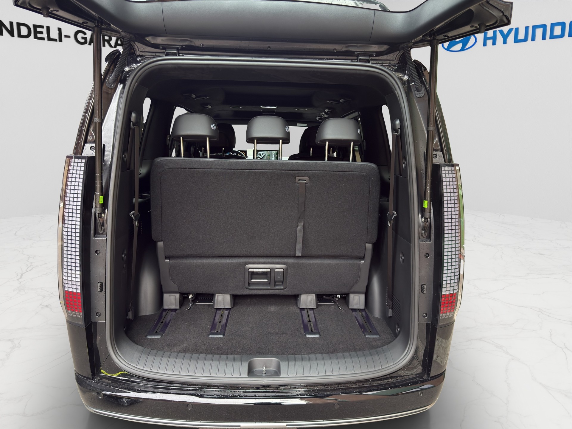 HYUNDAI Staria Premium 84 kWh Vertex-image-21