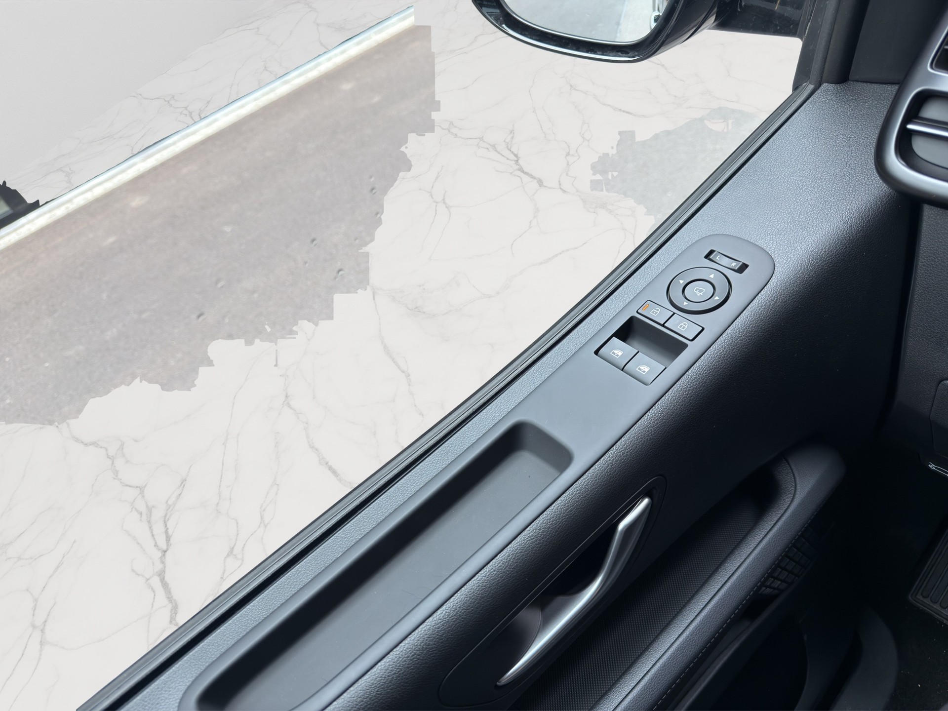 HYUNDAI Staria Premium 84 kWh Vertex-image-9