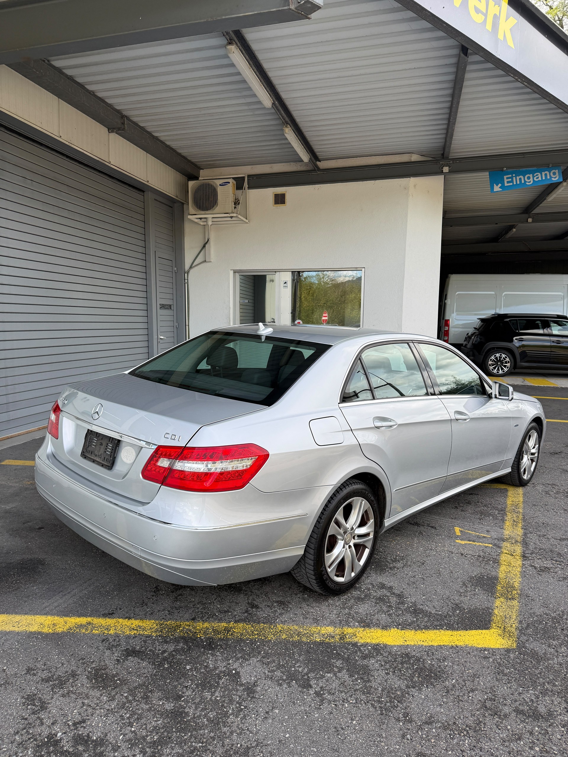 MERCEDES-BENZ E 220 CDI BlueEfficiency Avantgarde 7G-Tronic-image-4