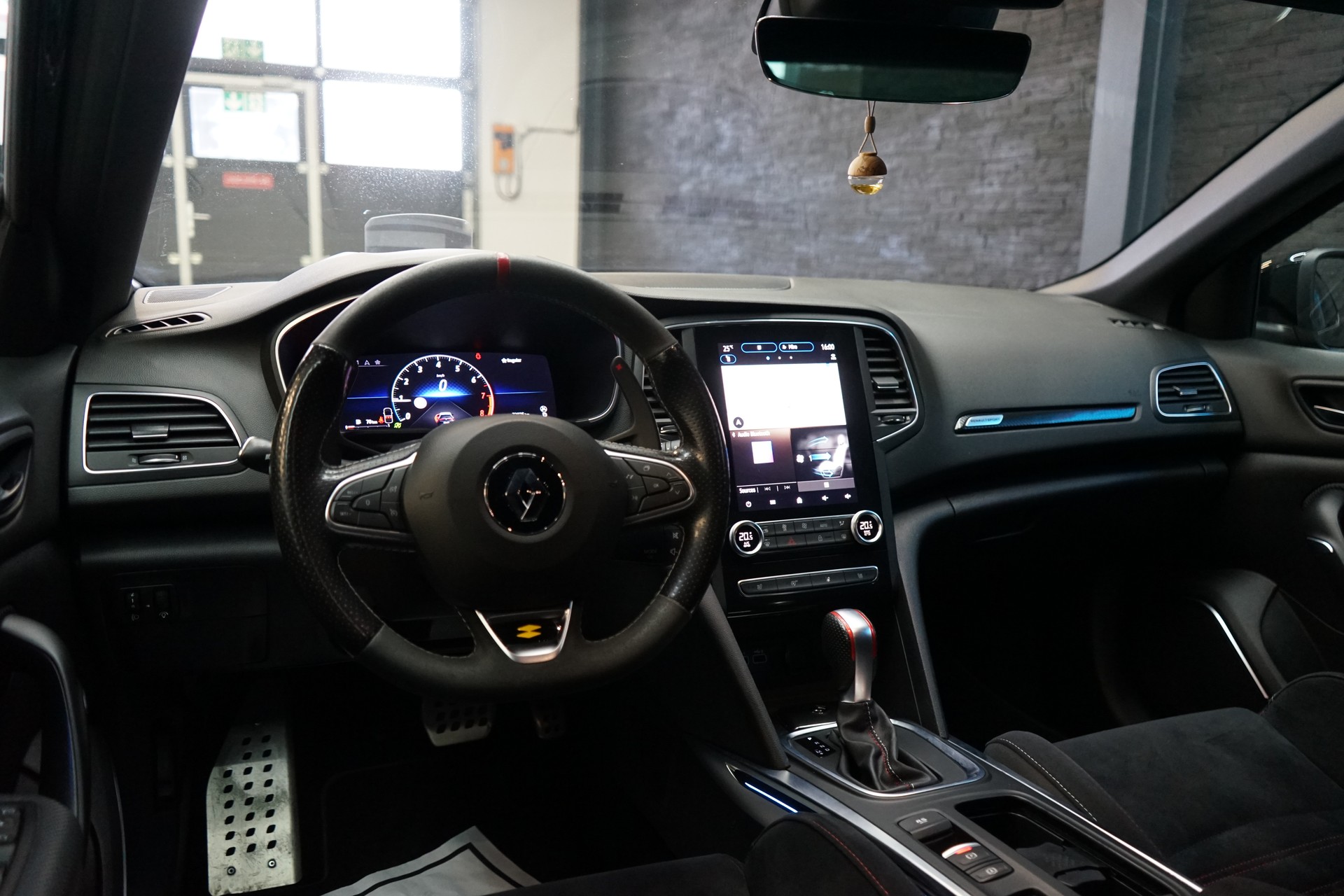 RENAULT Mégane R.S. 300 EDC-image-6