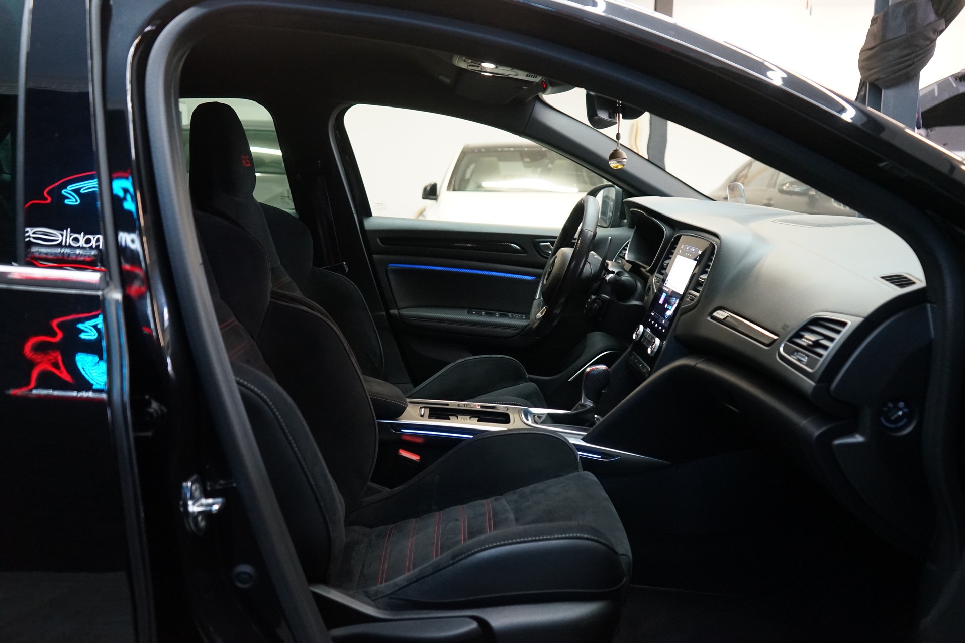 RENAULT Mégane R.S. 300 EDC-image-5