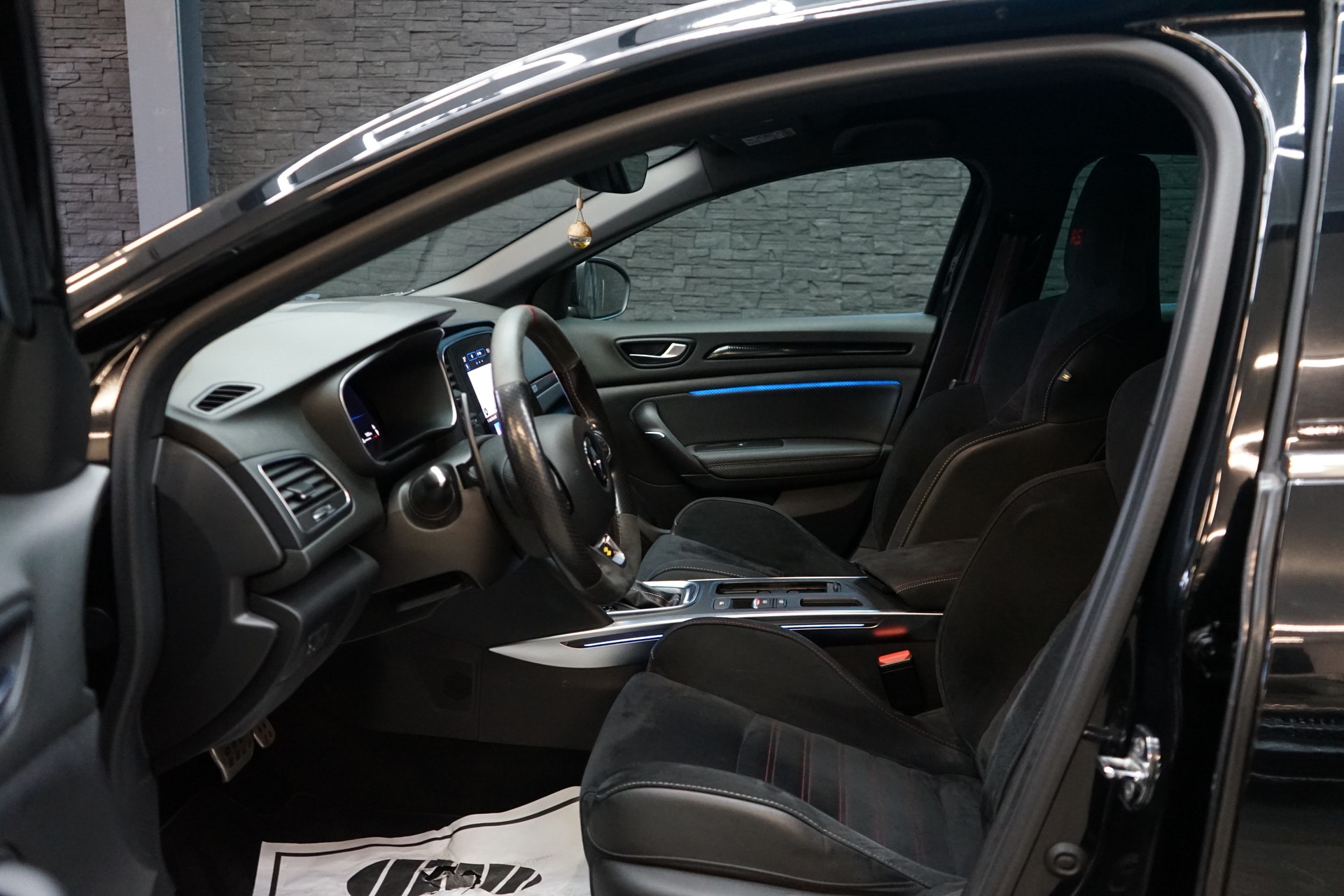 RENAULT Mégane R.S. 300 EDC-image-4