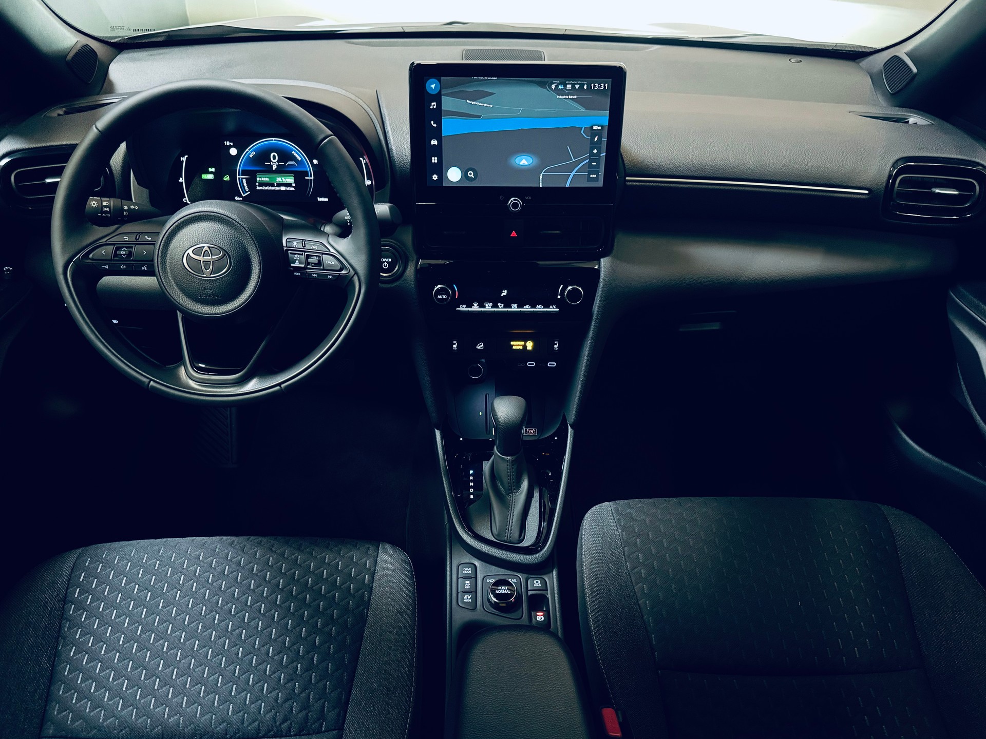 TOYOTA Yaris Cross 1.5 Trend AWDi e-CVT 130PS-image-11