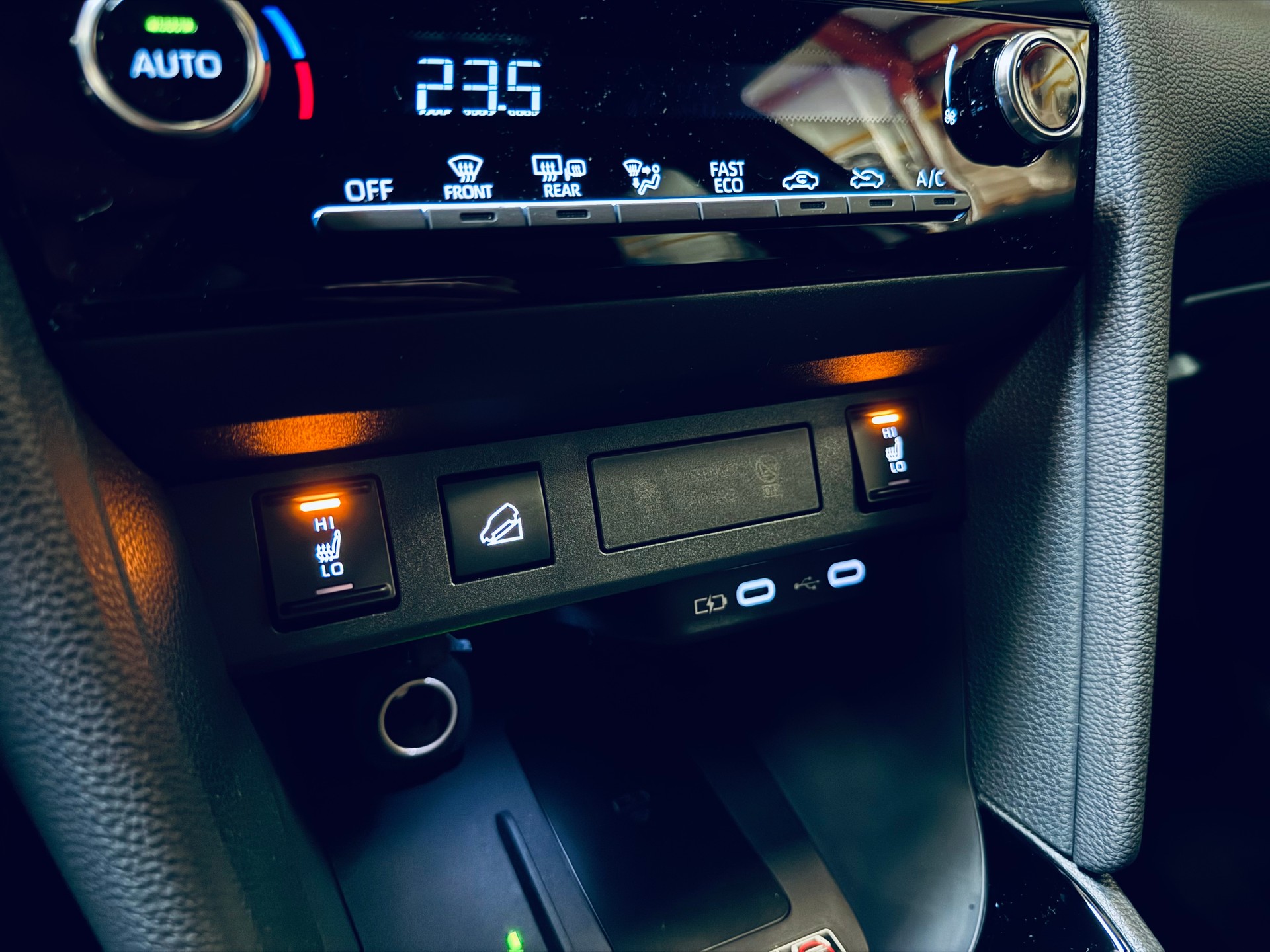 TOYOTA Yaris Cross 1.5 Trend AWDi e-CVT 130PS-image-24