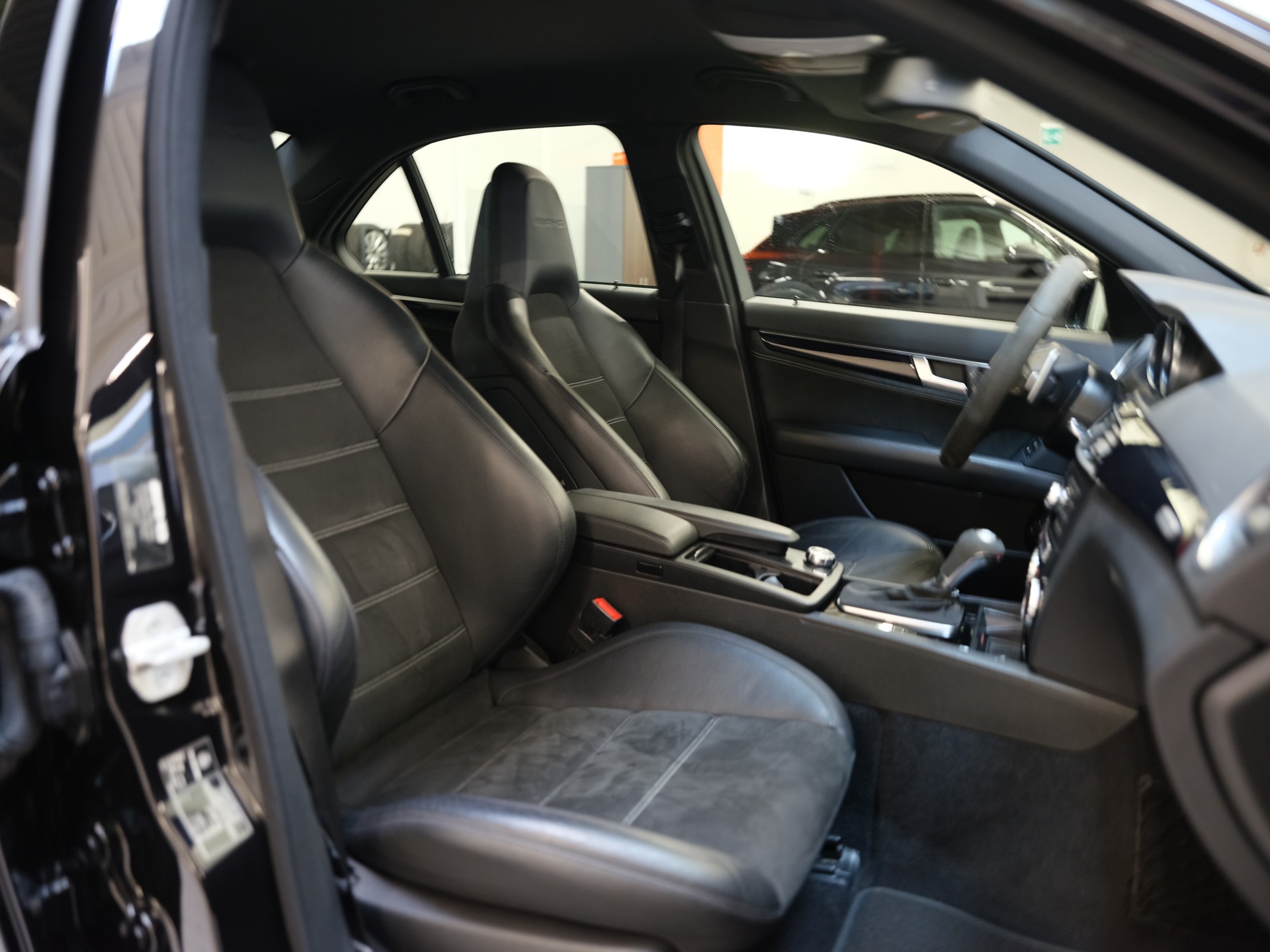 MERCEDES-BENZ C 63 AMG Avantgarde Edition 507 Speedshift MCT-image-10