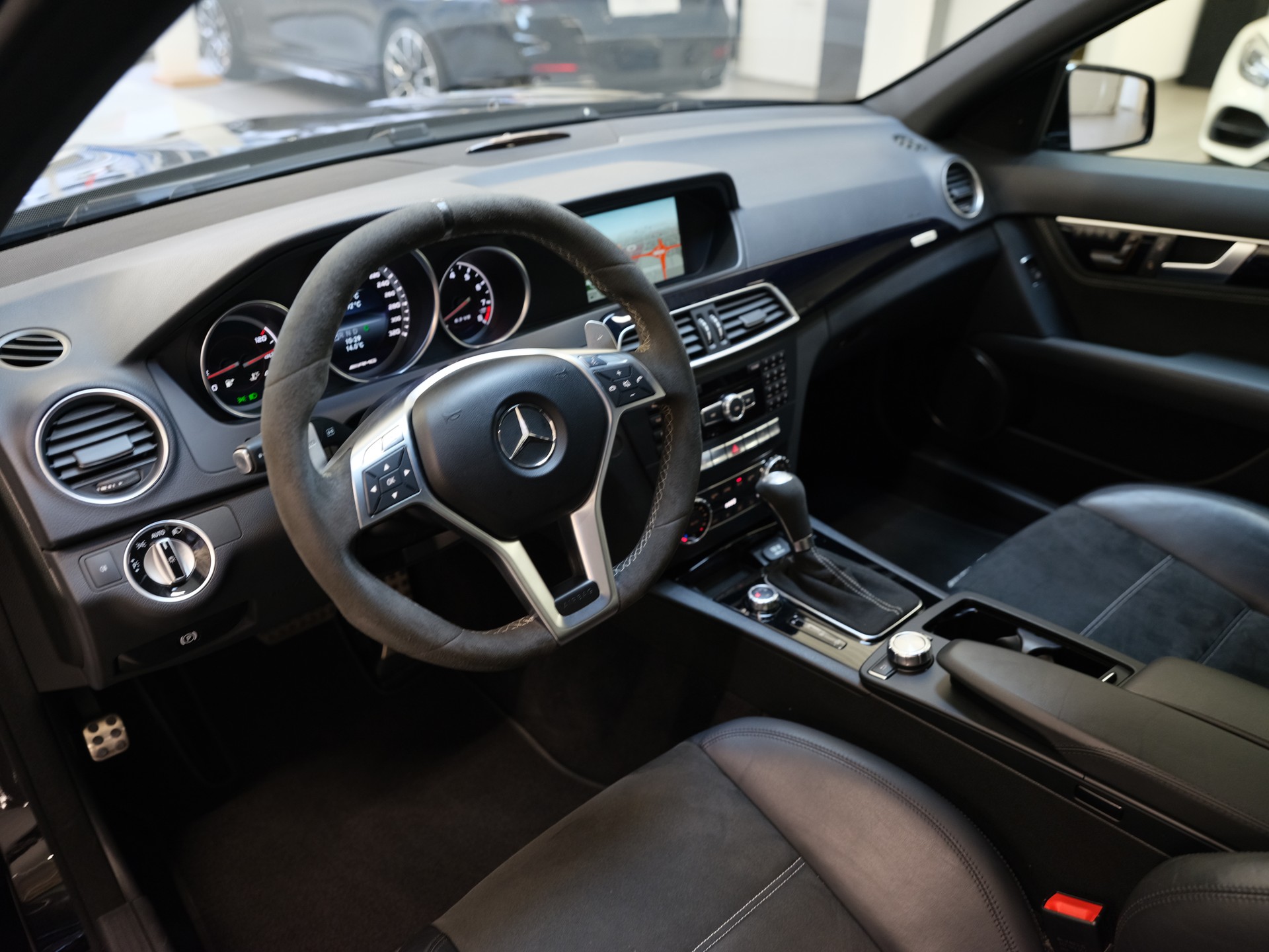 MERCEDES-BENZ C 63 AMG Avantgarde Edition 507 Speedshift MCT-image-7