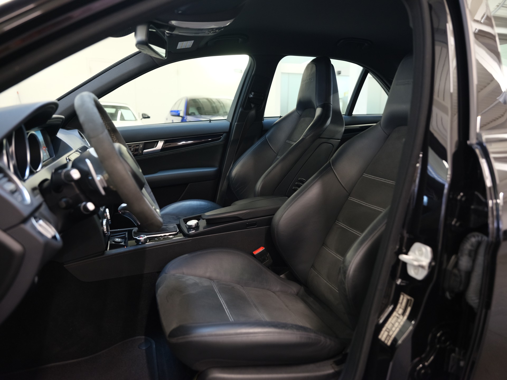 MERCEDES-BENZ C 63 AMG Avantgarde Edition 507 Speedshift MCT-image-8