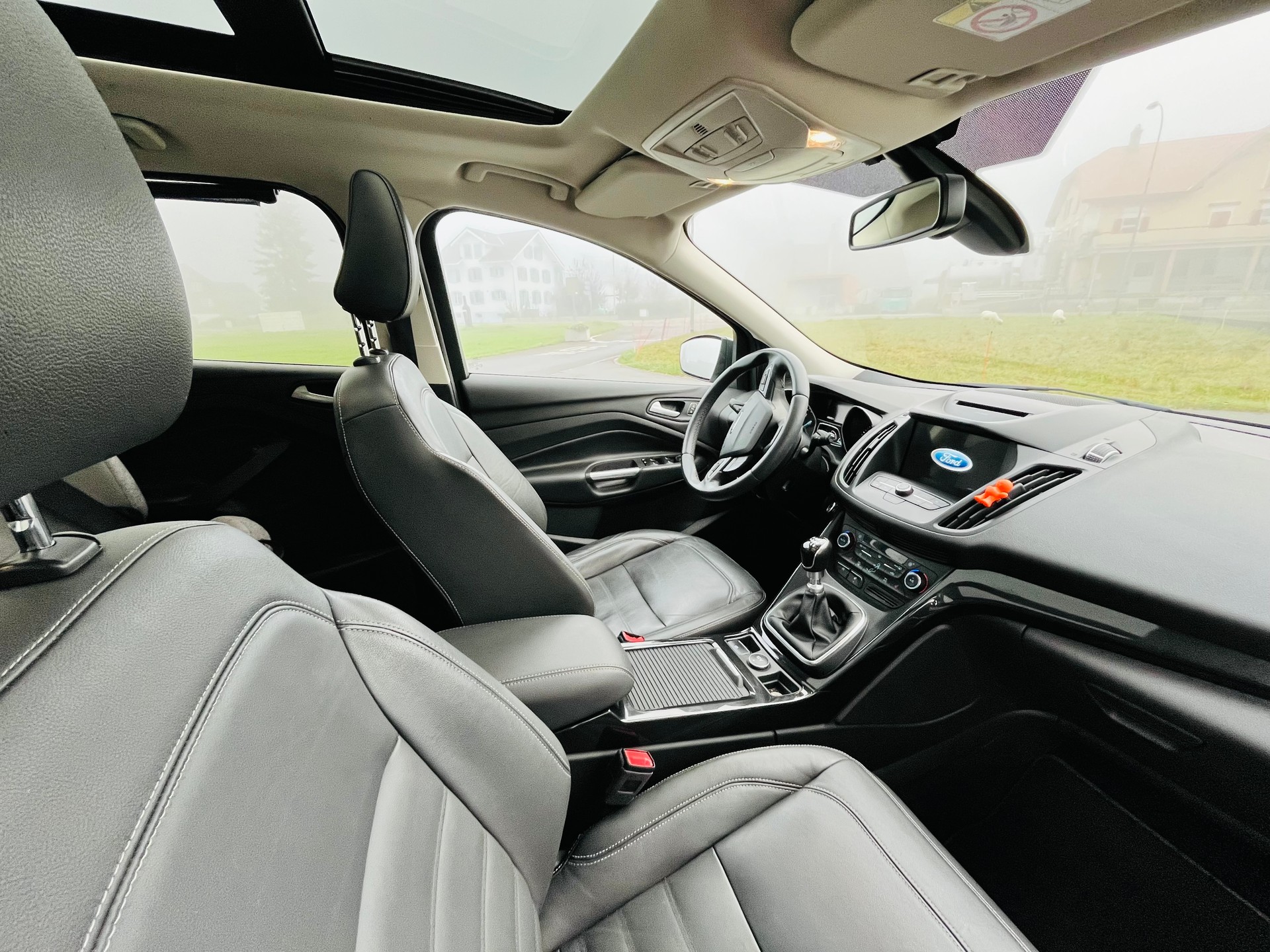 FORD Kuga 1.5 SCTi Titanium 2WD-image-3