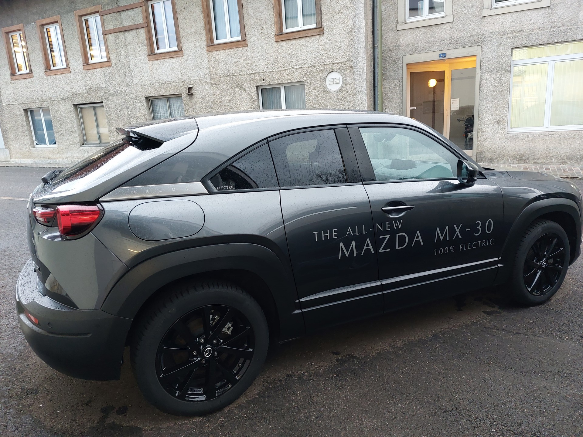 MAZDA MX-30 e-Skyactiv Revolution-image-7