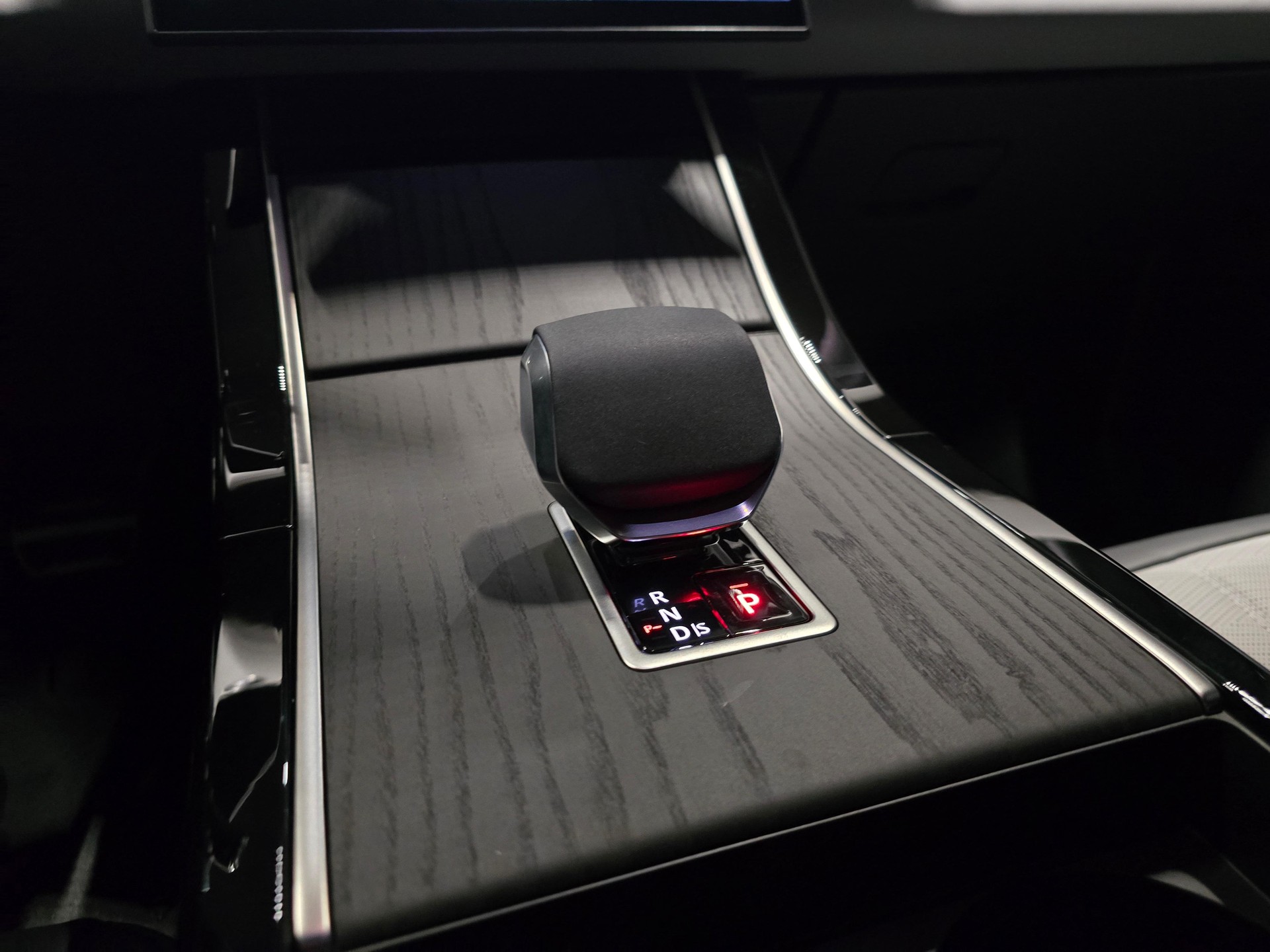 LAND ROVER Range Rover Evoque 1.5 T 270e Autobiography-image-13