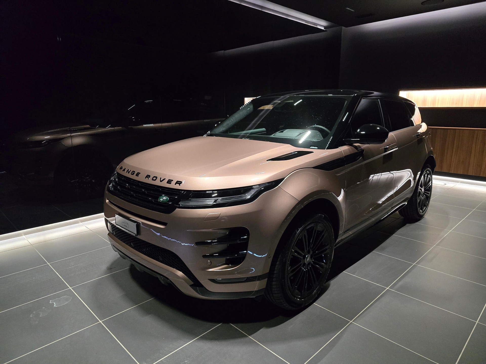 LAND ROVER Range Rover Evoque 1.5 T 270e Autobiography-image-0