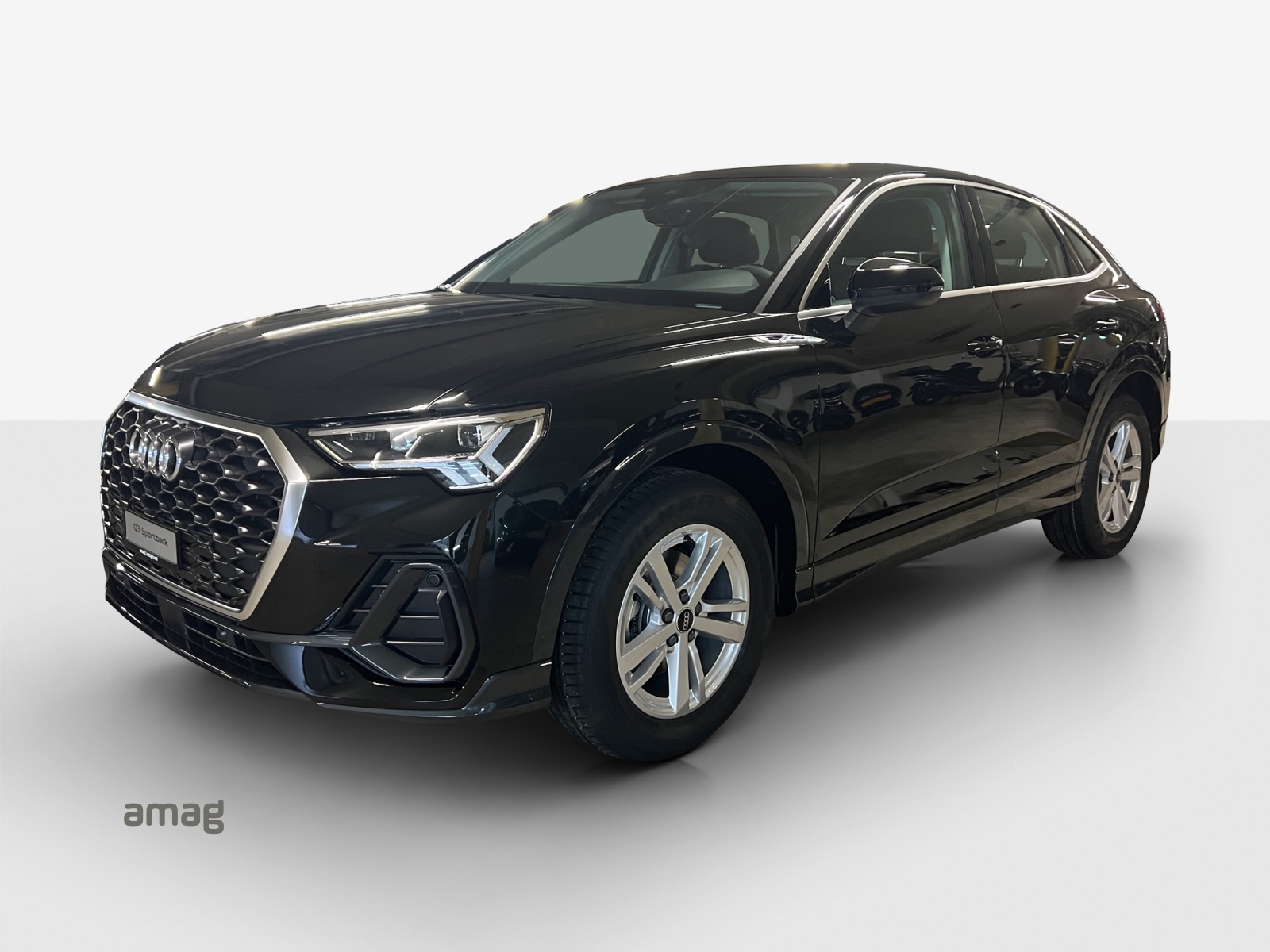AUDI Q3 35 TFSI Attraction S-tronic-image-0