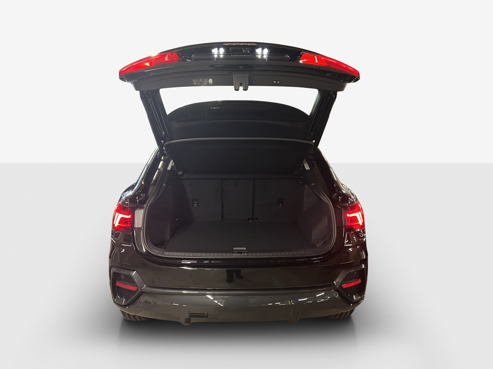 AUDI Q3 35 TFSI Attraction S-tronic-image-12