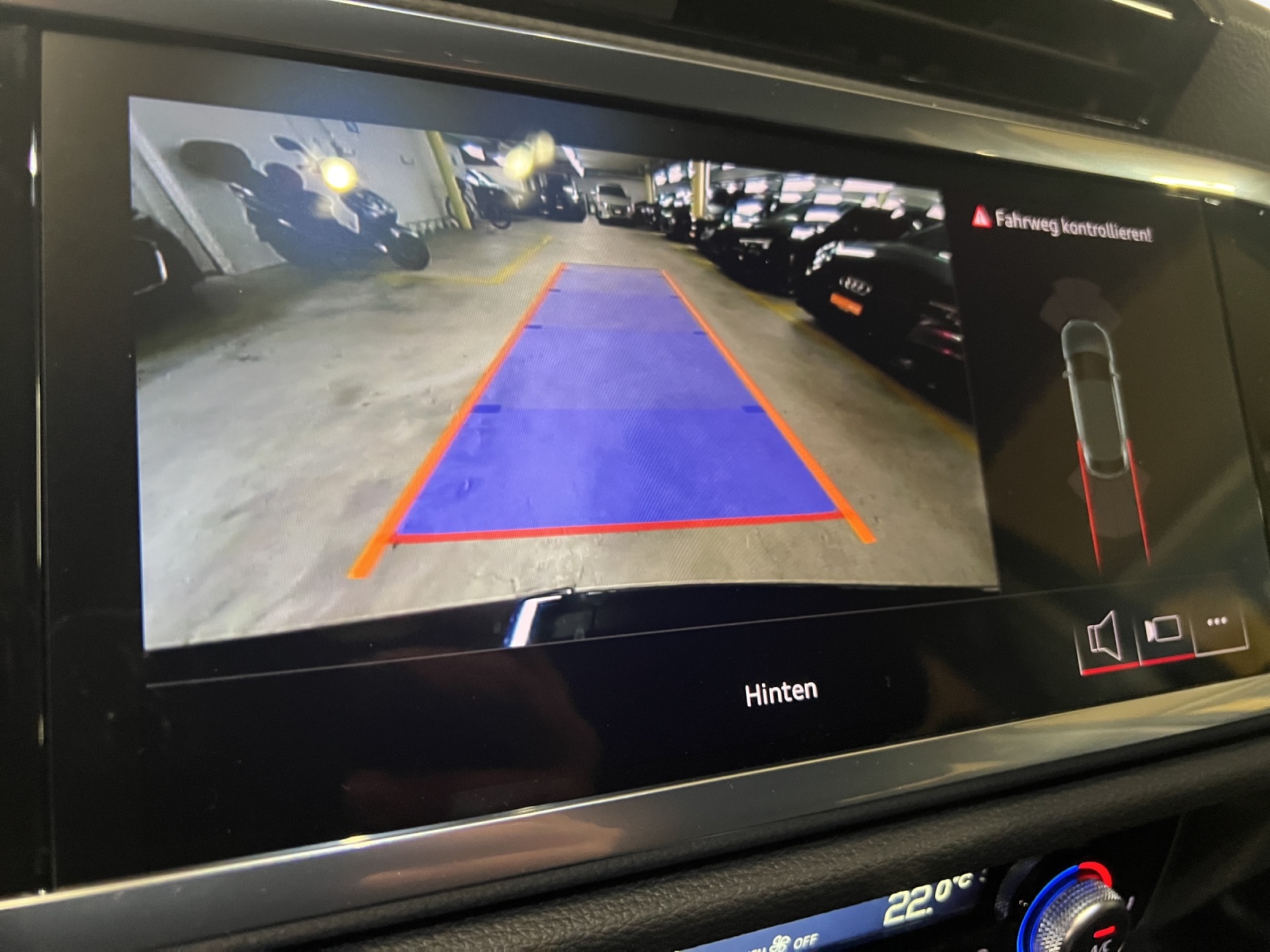 AUDI Q3 35 TFSI Attraction S-tronic-image-14