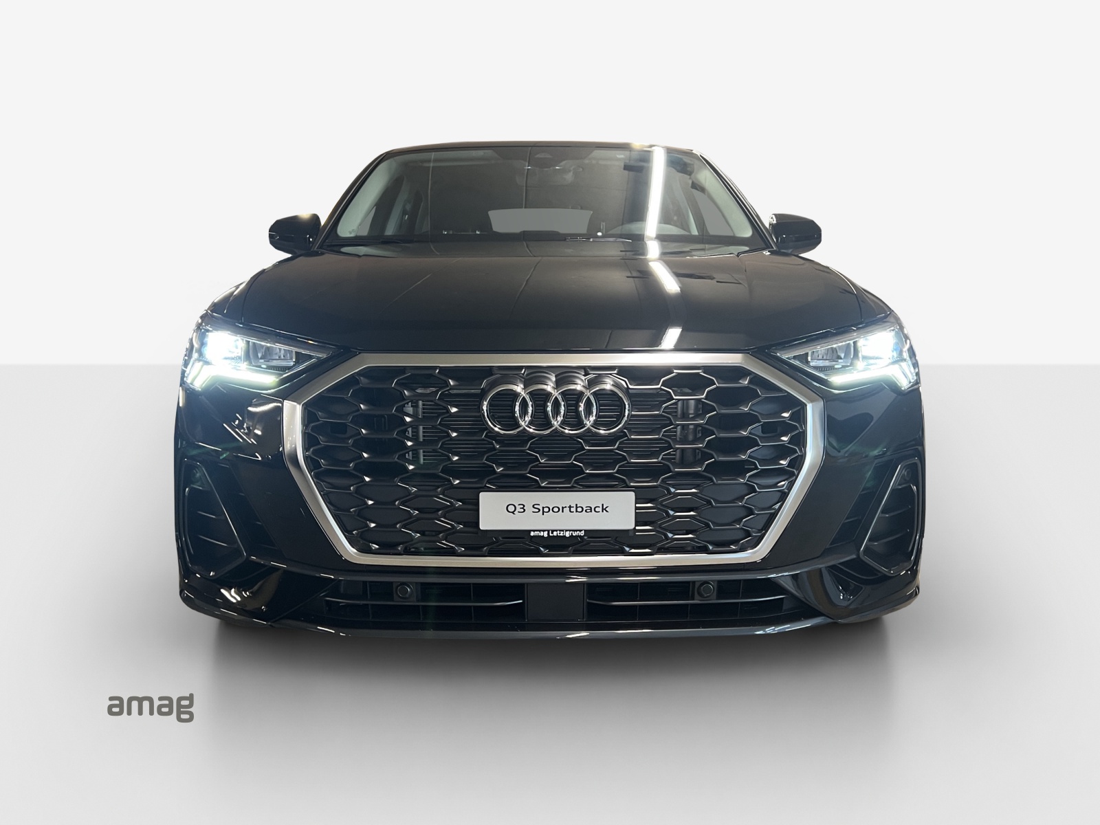 AUDI Q3 35 TFSI Attraction S-tronic-image-6