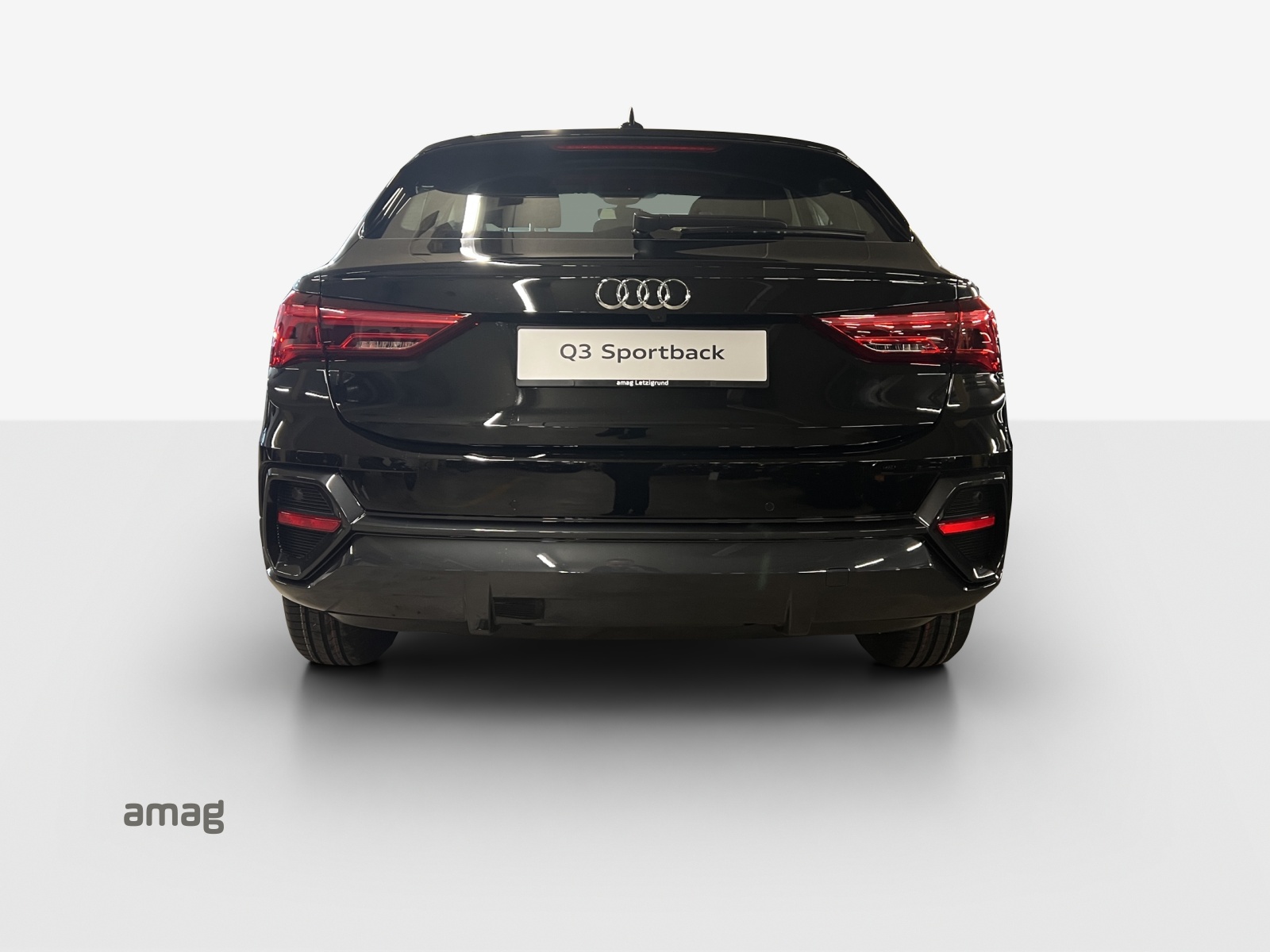 AUDI Q3 35 TFSI Attraction S-tronic-image-3