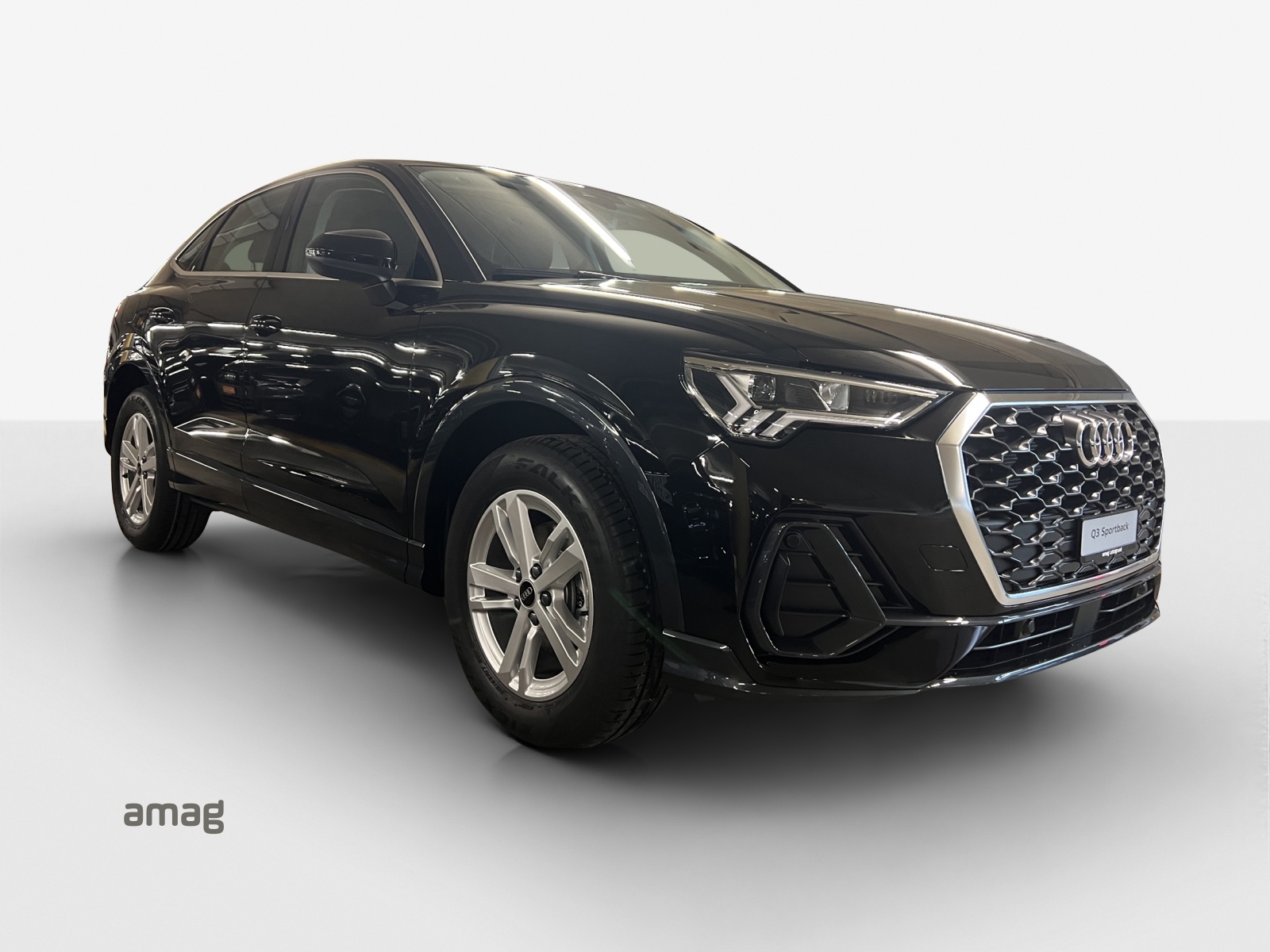 AUDI Q3 35 TFSI Attraction S-tronic-image-5