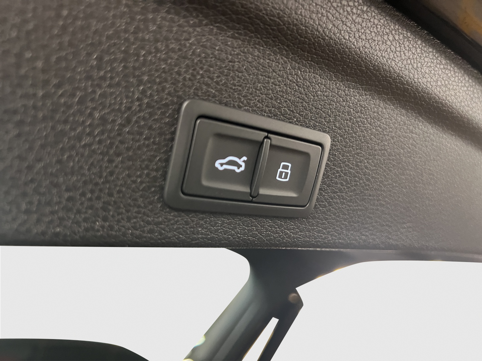 AUDI Q3 35 TFSI Attraction S-tronic-image-13