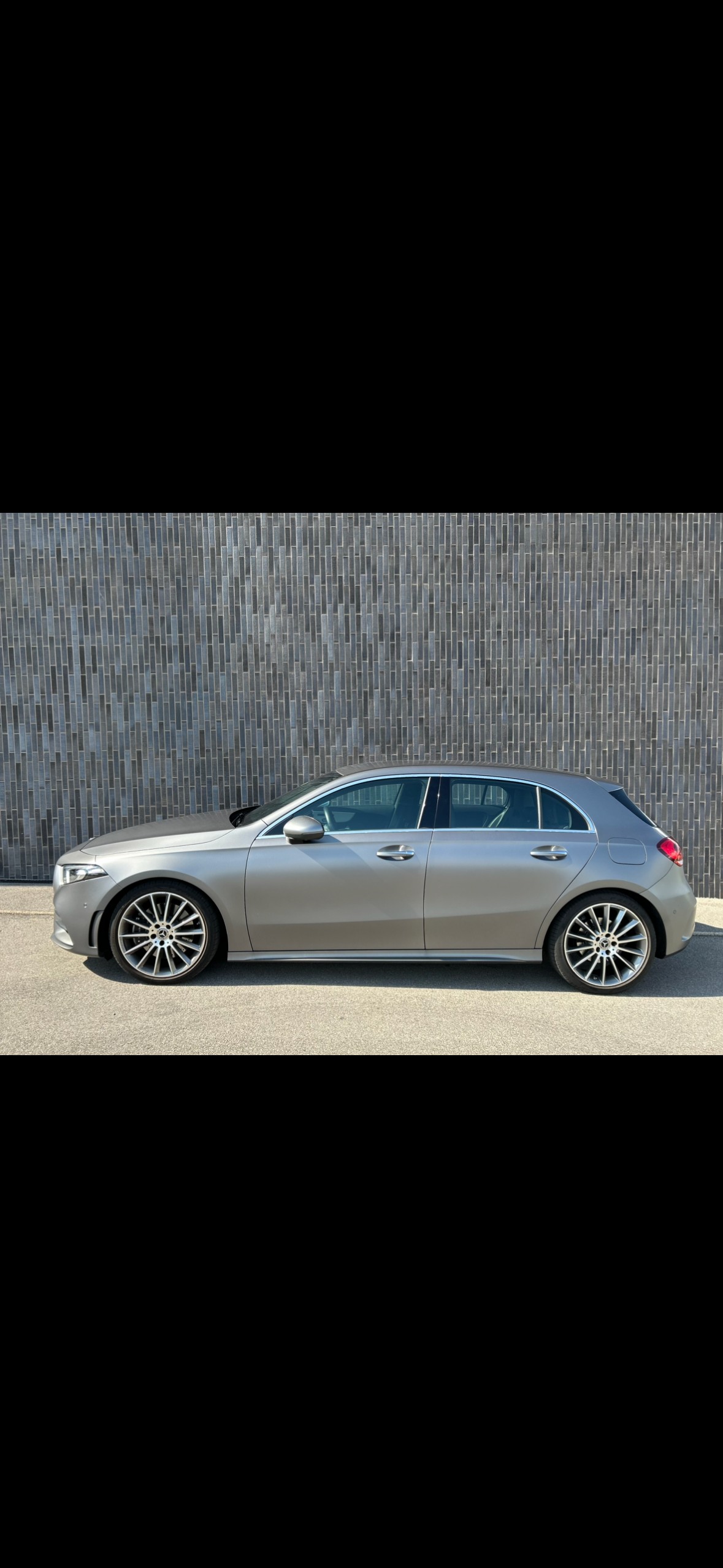 MERCEDES-BENZ A 250 AMG Line 7G-DCT-image-4