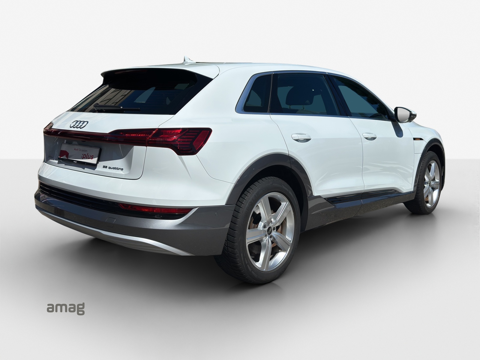 AUDI e-tron 55 quattro-image-5
