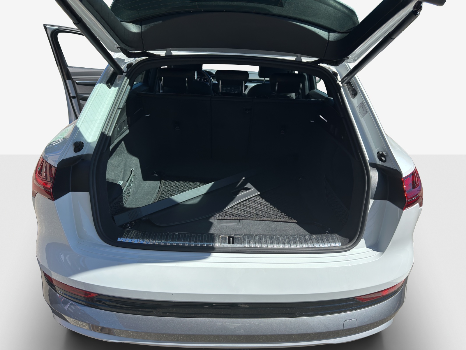 AUDI e-tron 55 quattro-image-13