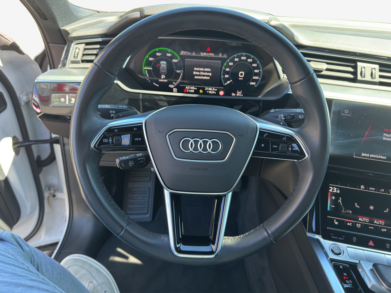 AUDI e-tron 55 quattro-image-10
