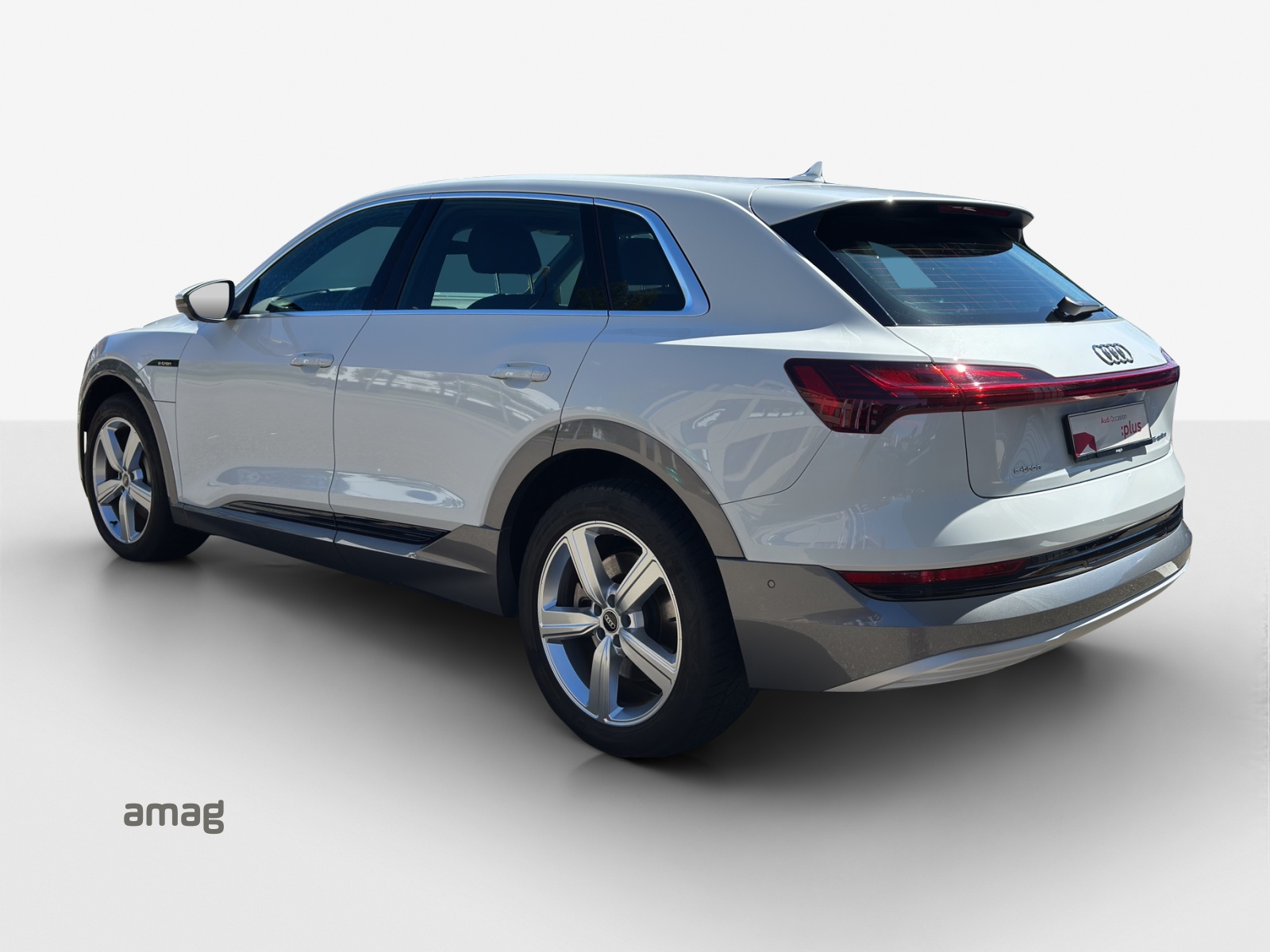 AUDI e-tron 55 quattro-image-2