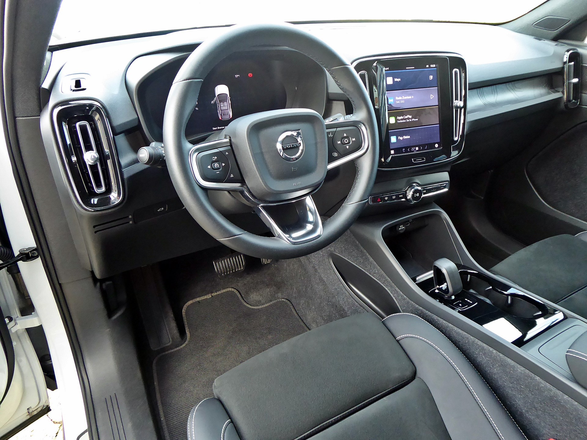 VOLVO C40 Recharge P8 Twin AWD Pure Electric Ultimate-image-9