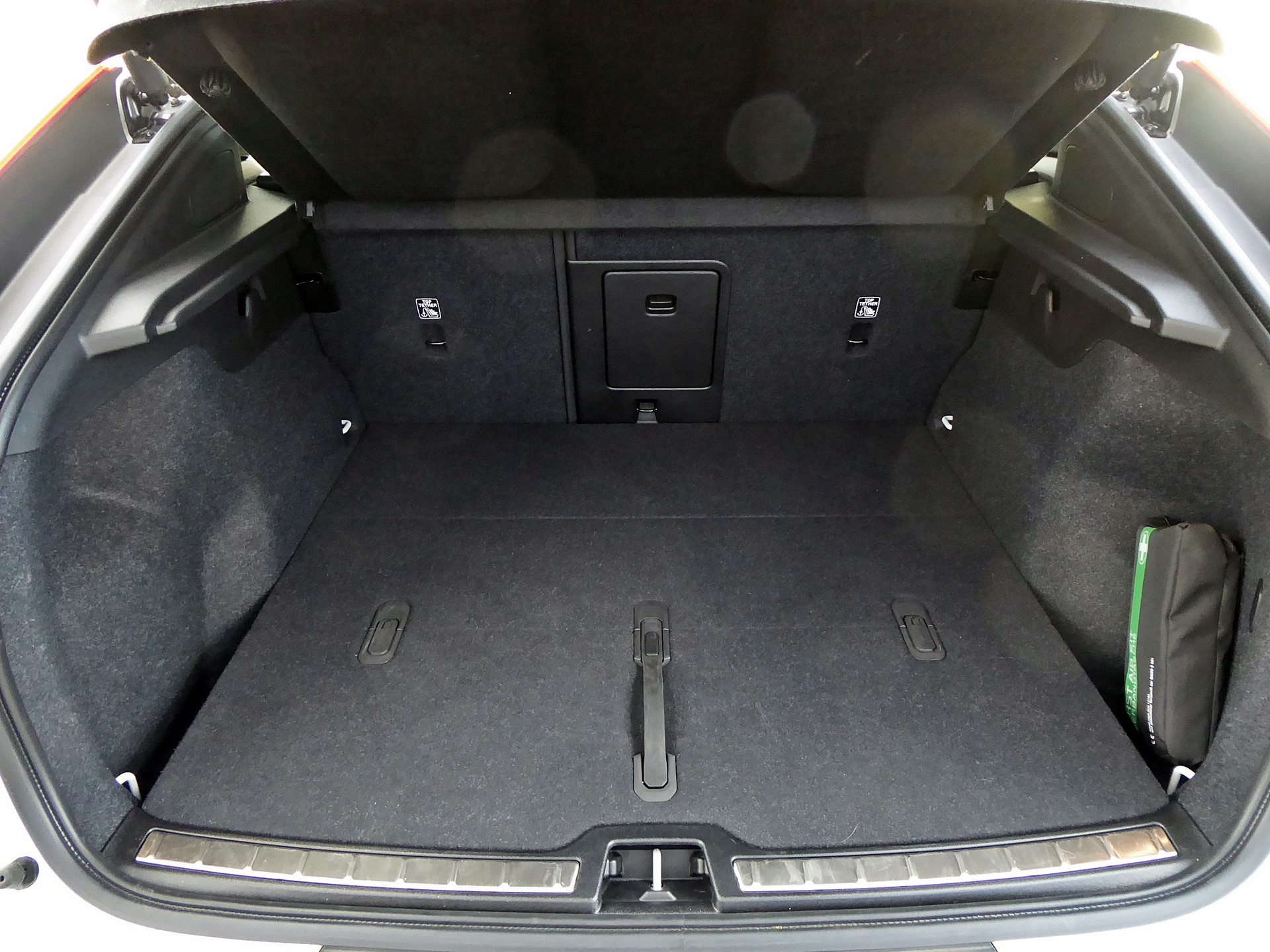 VOLVO C40 Recharge P8 Twin AWD Pure Electric Ultimate-image-6