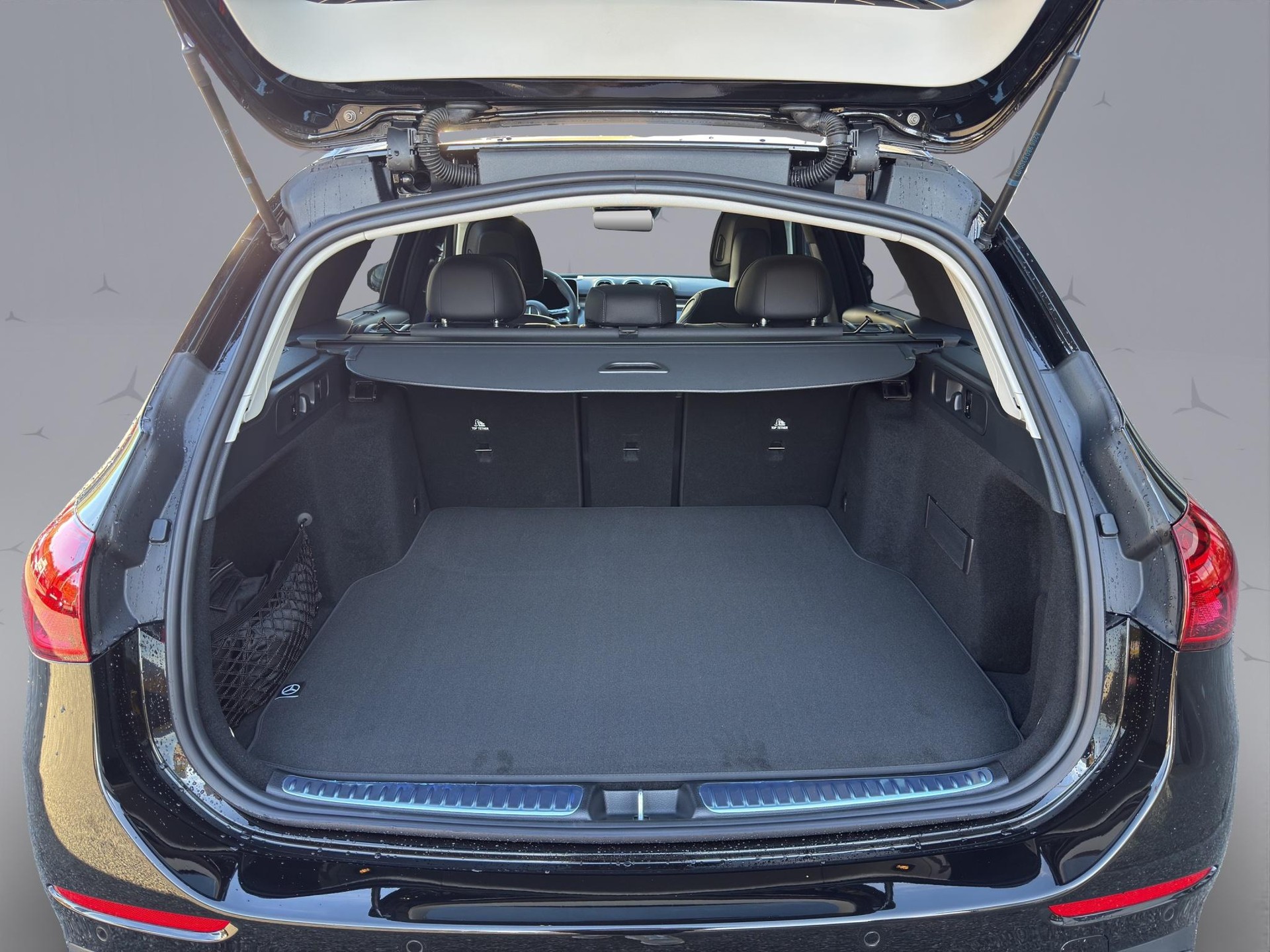 MERCEDES-BENZ C 220 d Swiss Star AMG Line 4matic Kombi-image-16