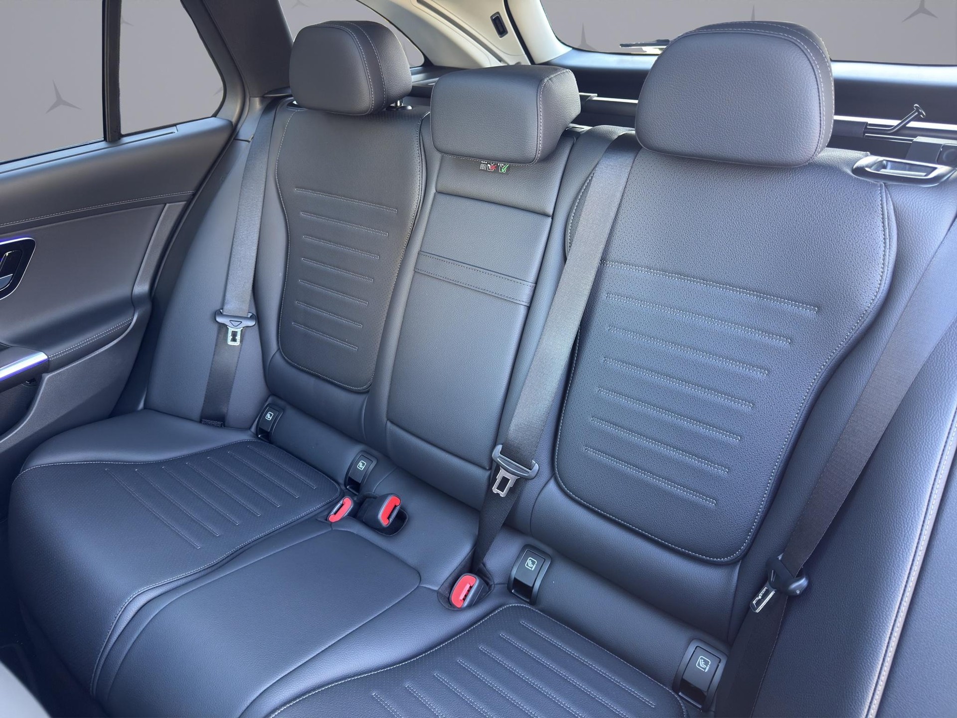 MERCEDES-BENZ C 220 d Swiss Star AMG Line 4matic Kombi-image-11