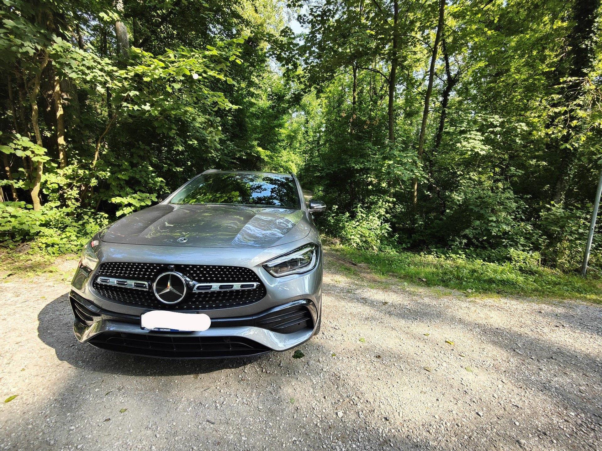 MERCEDES-BENZ GLA 250 e AMG Line-image-8
