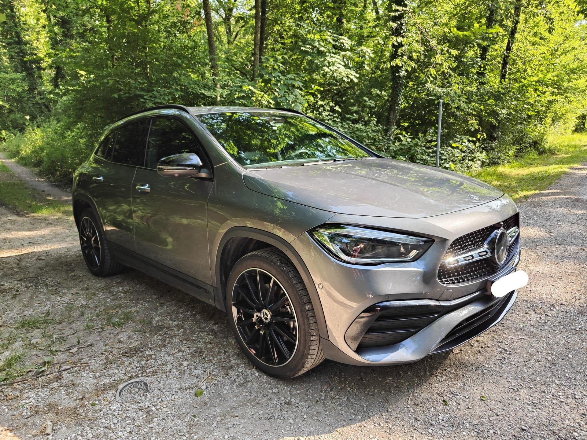 MERCEDES-BENZ GLA 250 e AMG Line-image-10