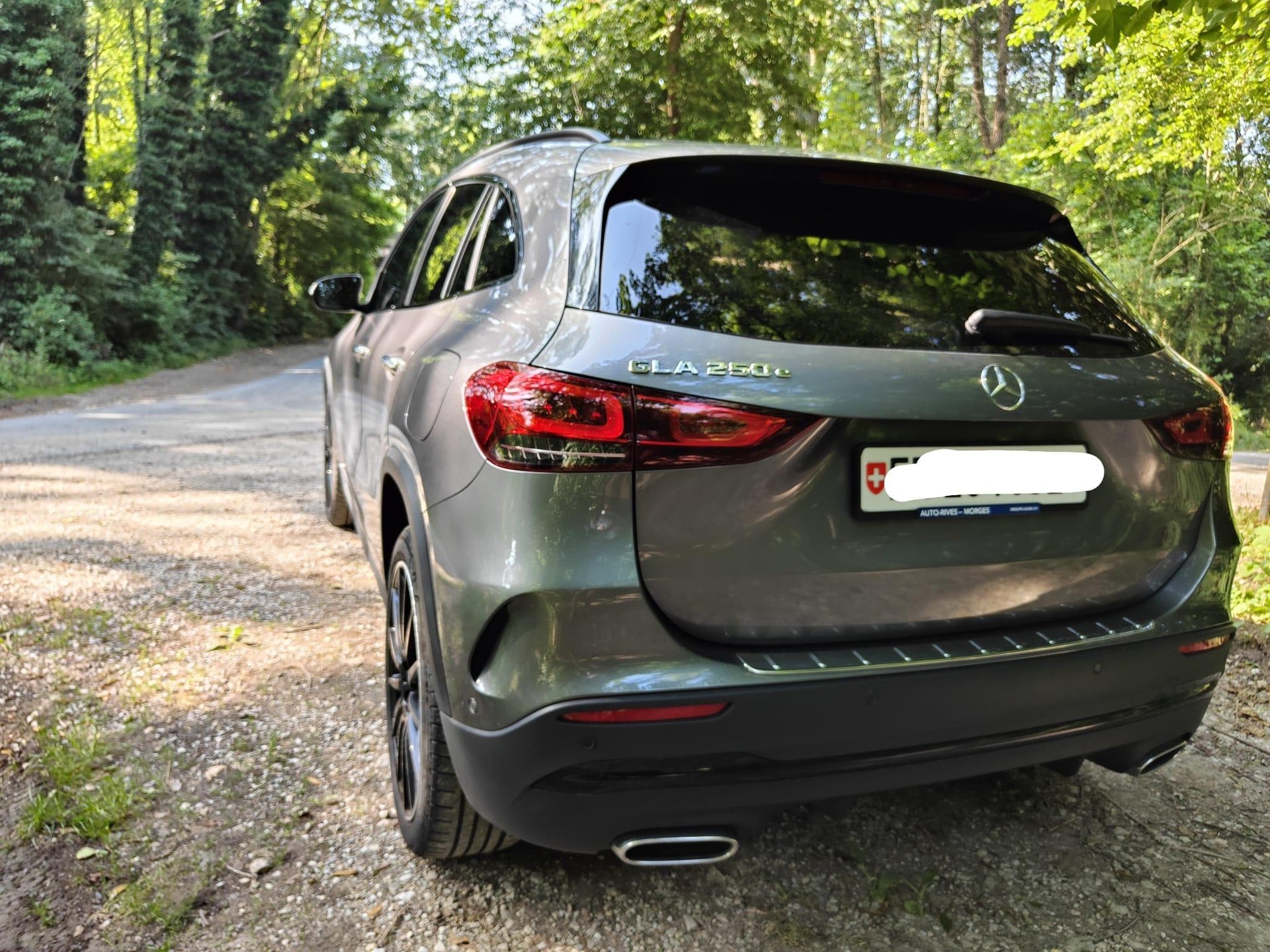 MERCEDES-BENZ GLA 250 e AMG Line-image-9