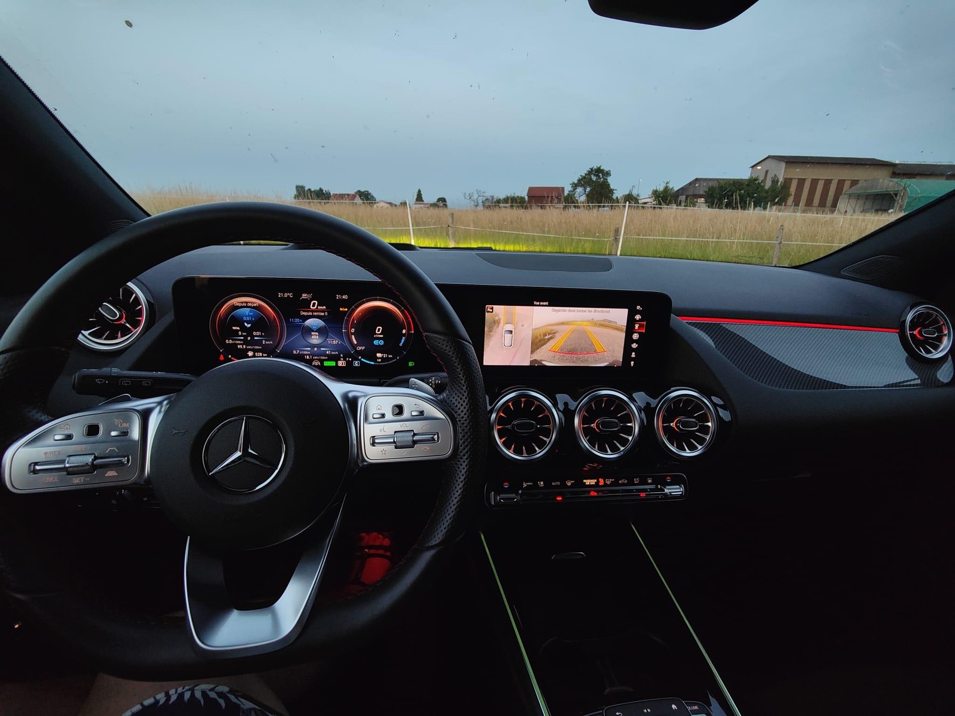 MERCEDES-BENZ GLA 250 e AMG Line-showroom-element-2