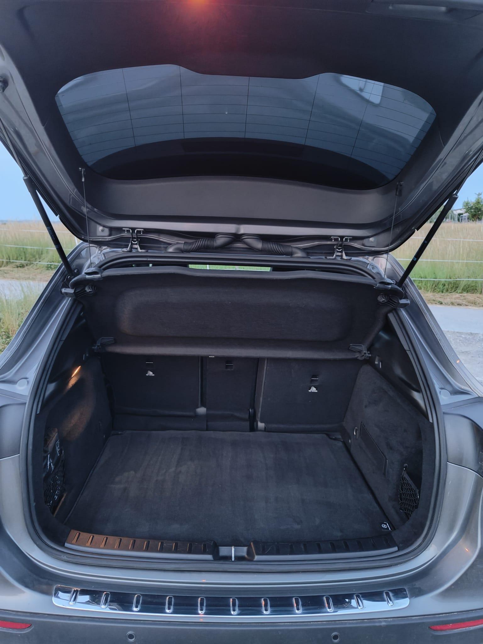 MERCEDES-BENZ GLA 250 e AMG Line-image-7