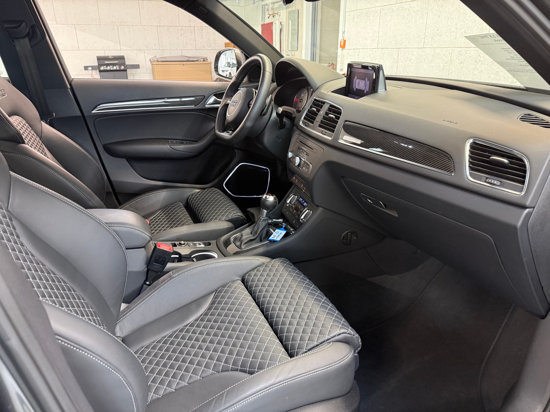 AUDI RS Q3-image-11