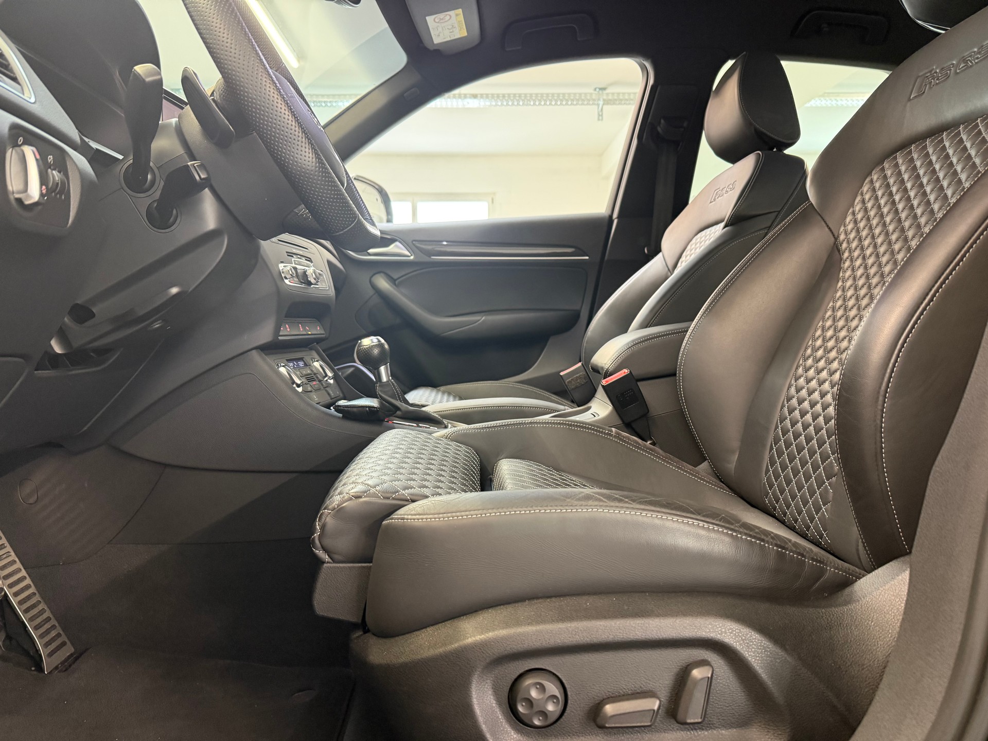 AUDI RS Q3-image-13