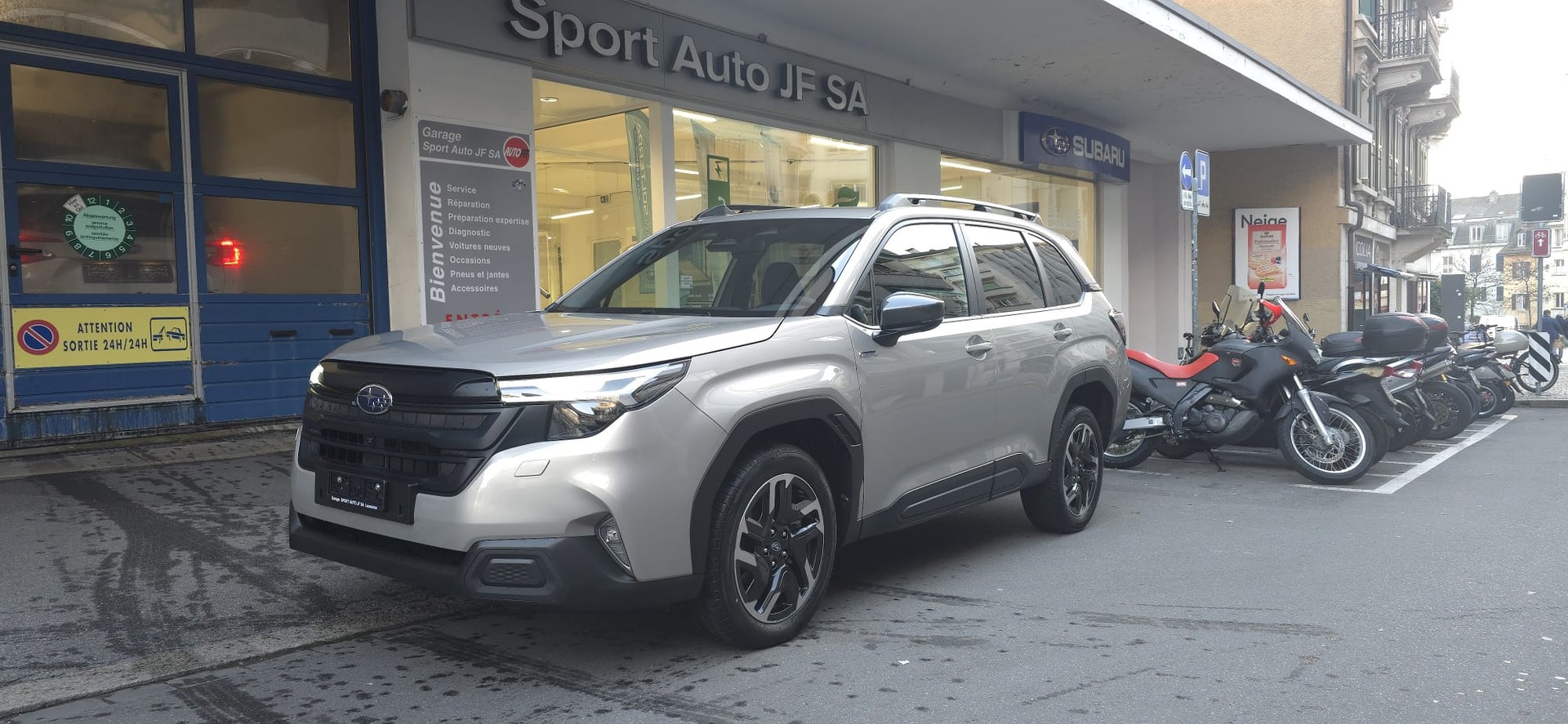 SUBARU Forester 2.0i e-Boxer Swiss Plus Lineartronic-image-0