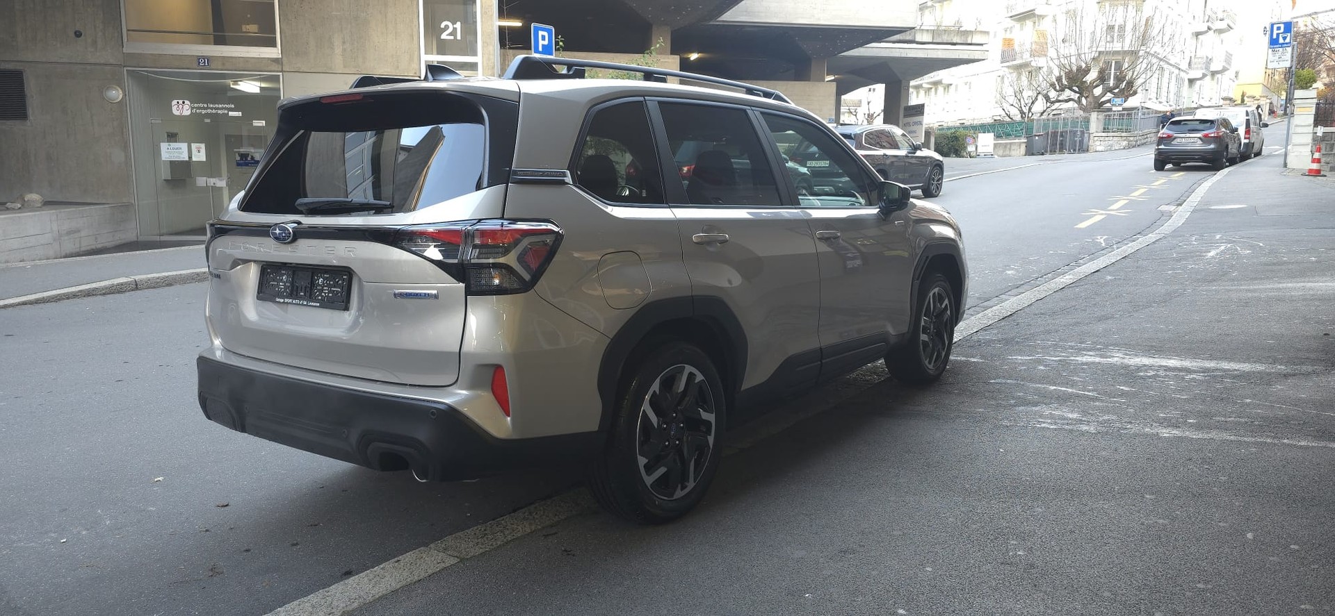 SUBARU Forester 2.0i e-Boxer Swiss Plus Lineartronic-image-1