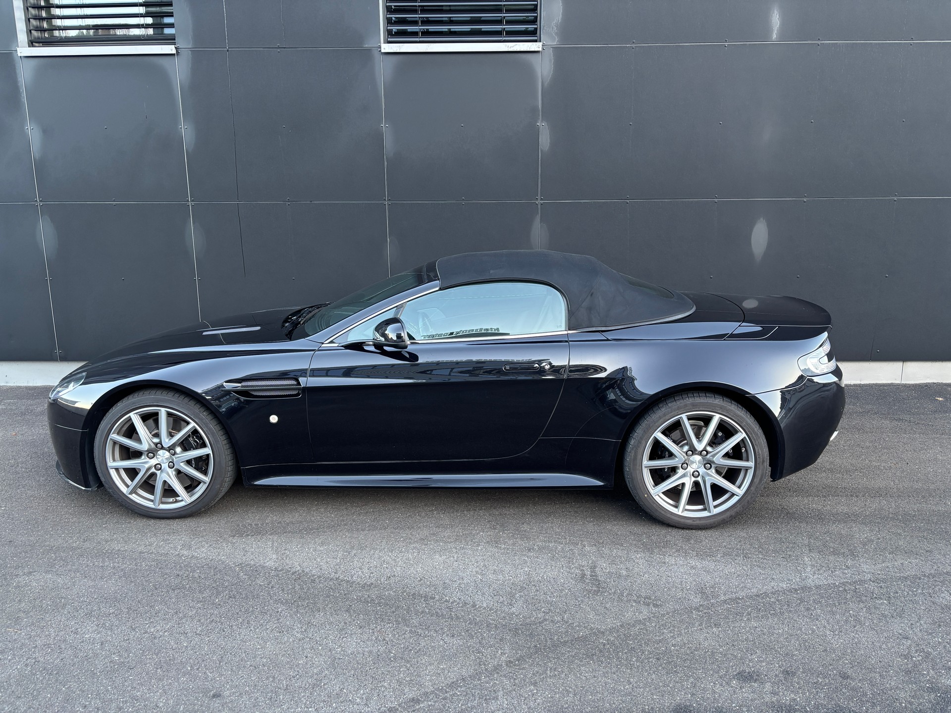 ASTON MARTIN V8 Vantage 4.7 S Sportshift-image-5